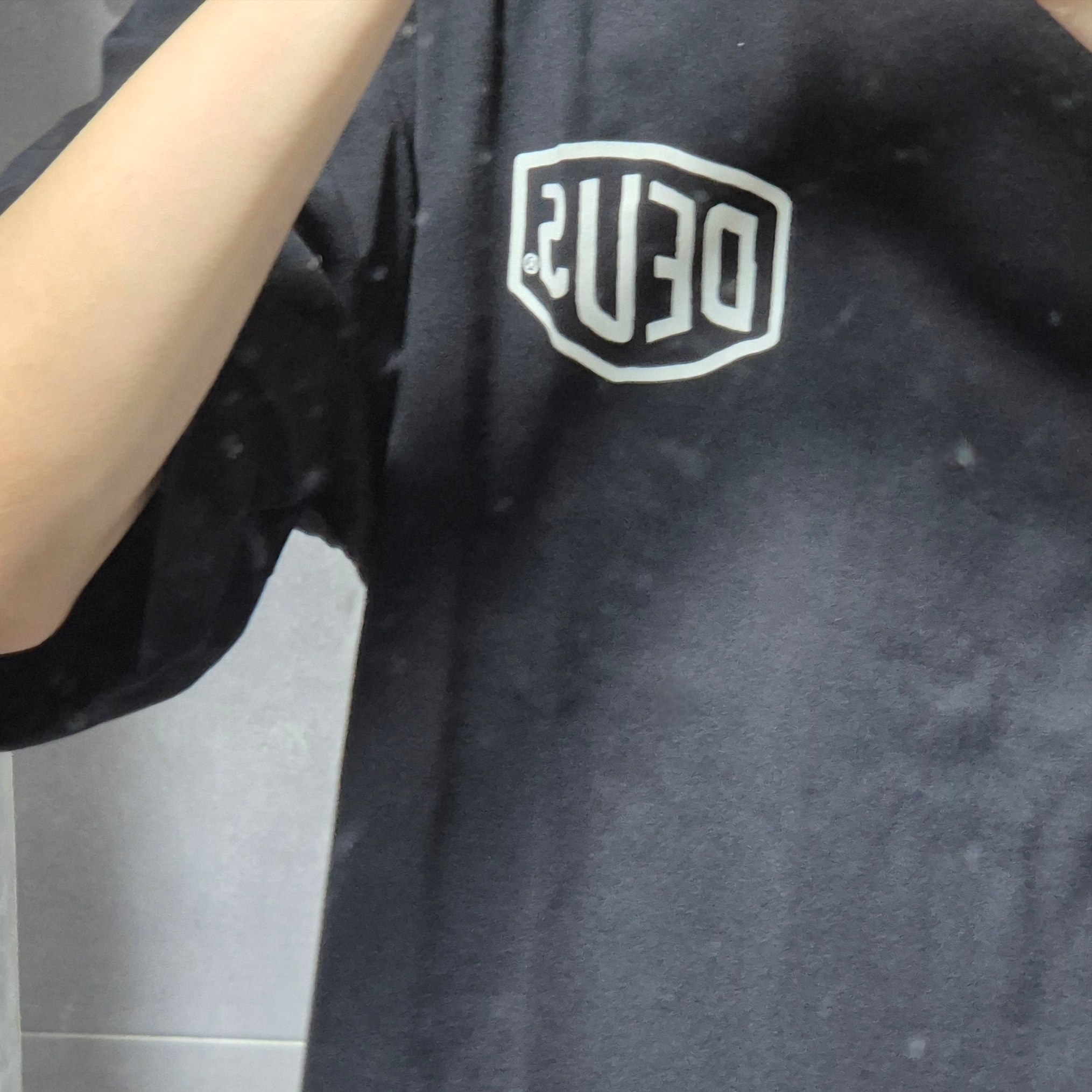 Deus Ex Machina Seoul Address T-Shirt Black 착용 스타일 - 1