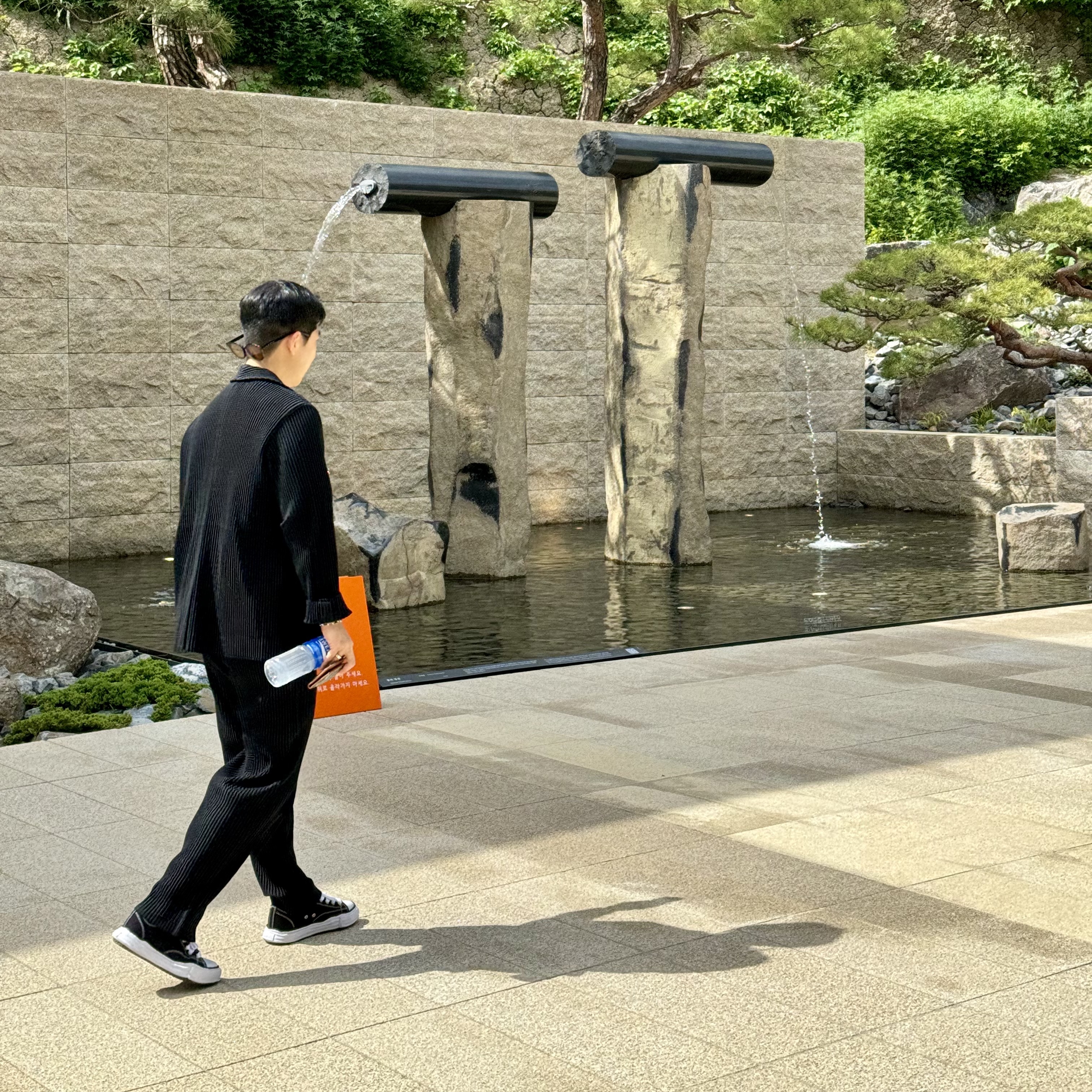 Homme Plisse Issey Miyake Basics Jacket Black, Maison Mihara Yasuhiro Peterson OG Sole Canvas Low Sneakers Black 착용 스타일