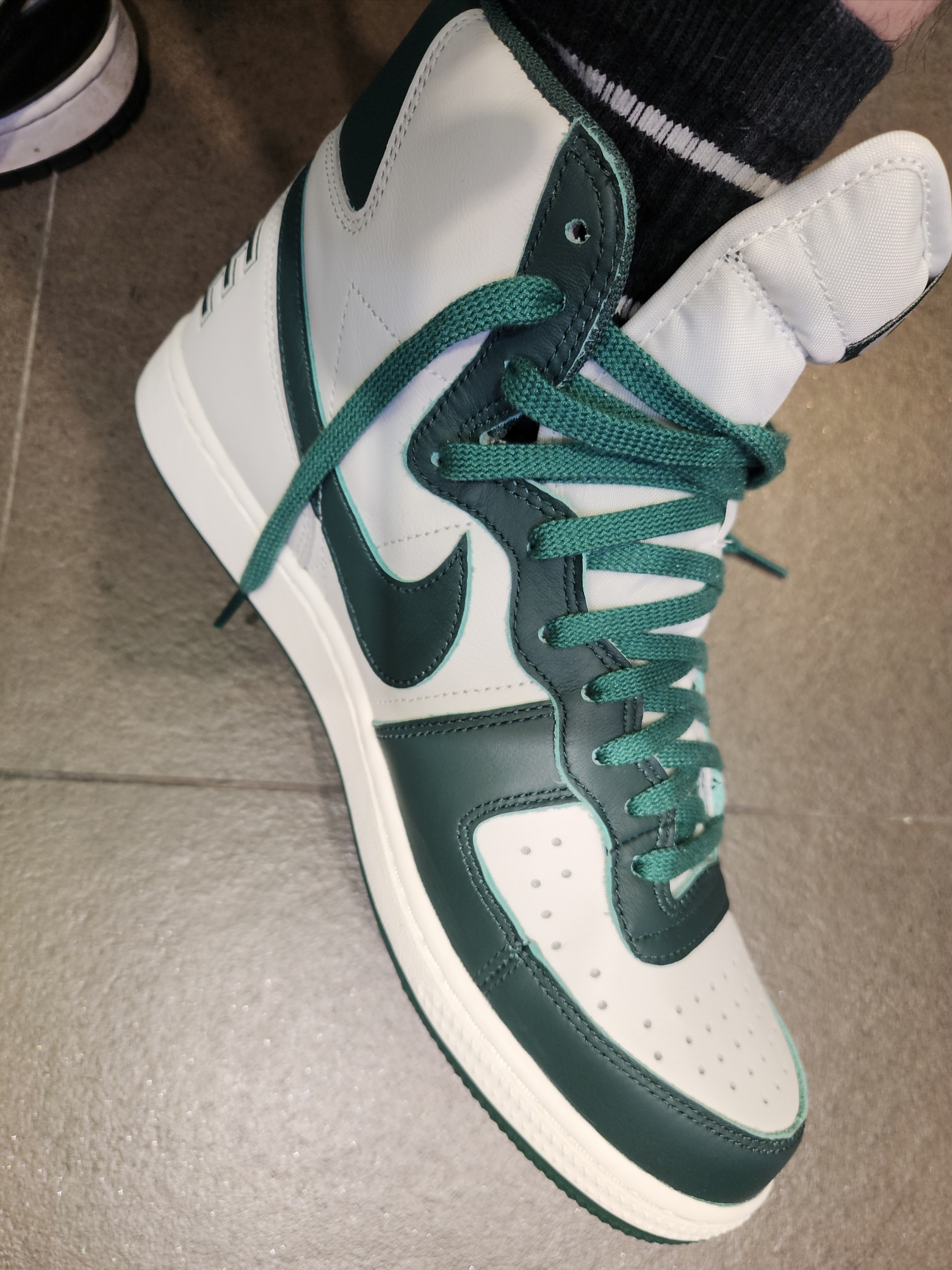 Nike Terminator High Noble Green, Nike Dunk Low Retro SE Black 착용 스타일 - 1