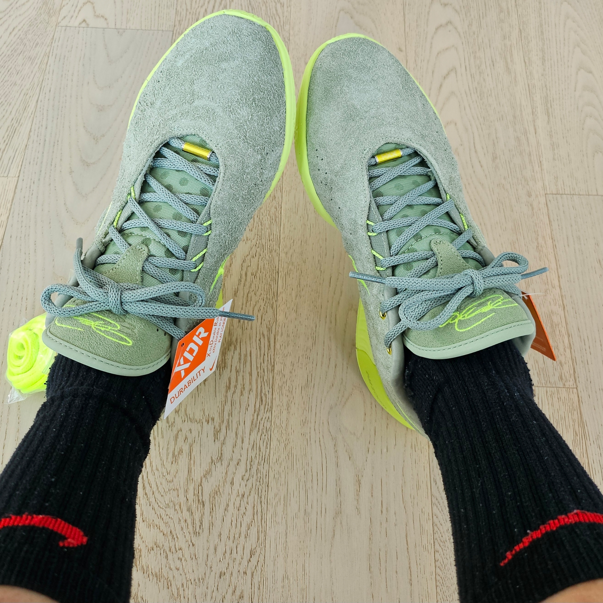 Nike Lebron 21 EP Oil Green Volt 착용 스타일 - 1