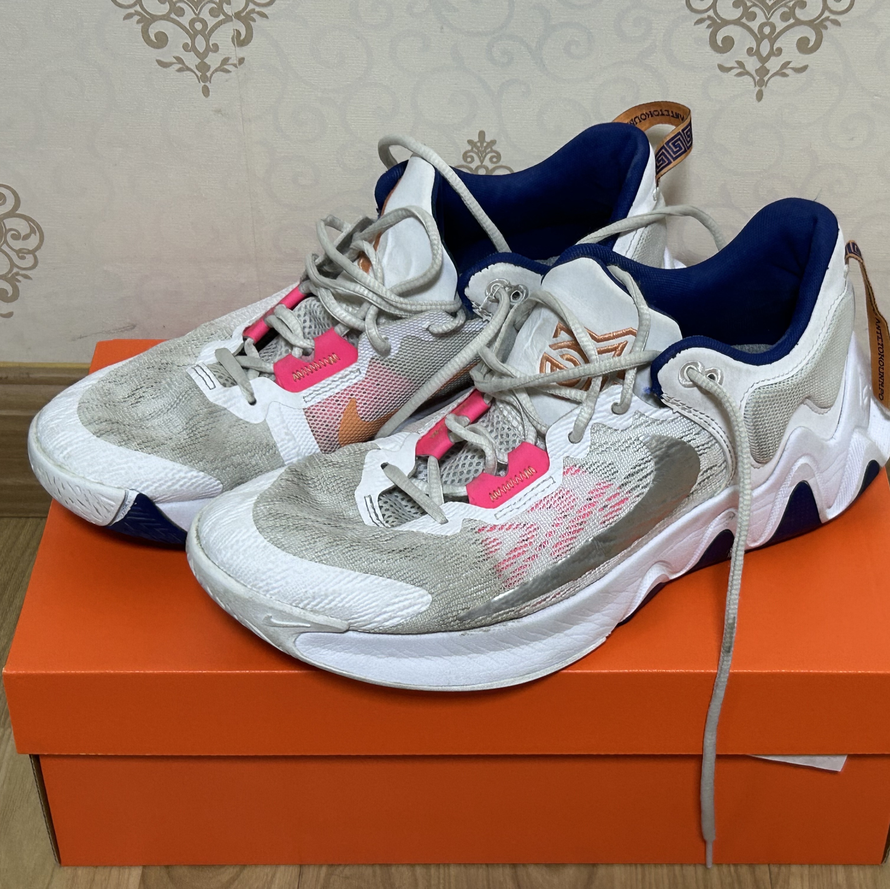 Nike Giannis Immortality 2 White Deep Royal 착용 스타일 - 2