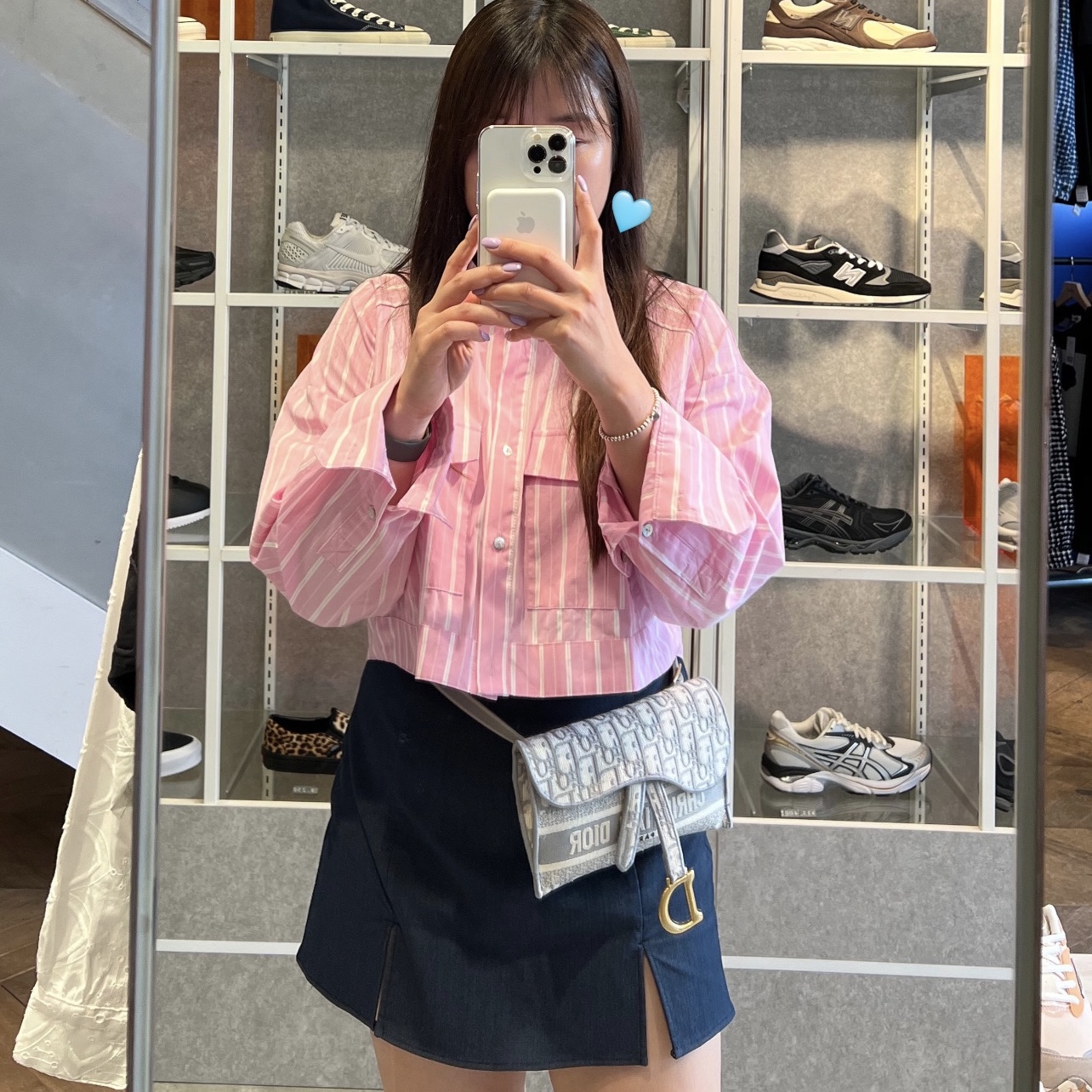 (W) 나이키 덩크 로우 에센셜 핑크 폼 블랙 착용 스타일 - 3