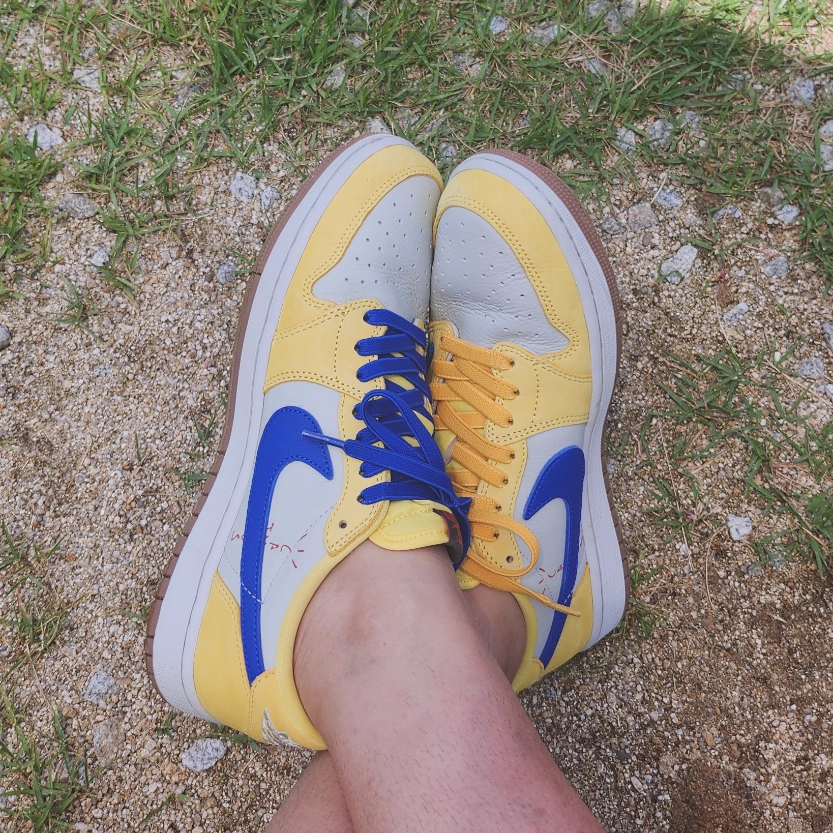 (W) Jordan 1 x Travis Scott Retro Low OG SP Canary 착용 스타일