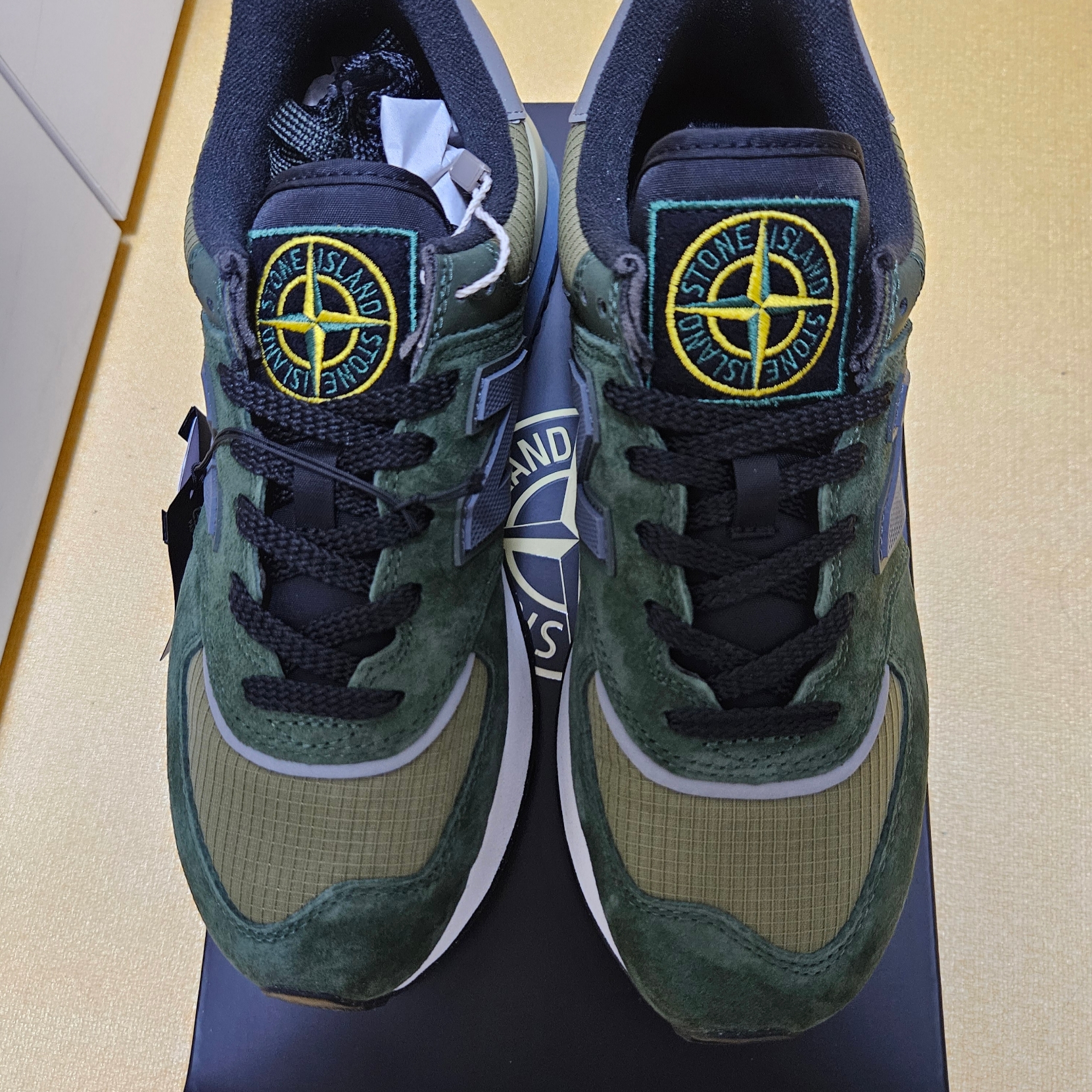 New Balance x Stone Island 574 Legacy Dark Green 착용 스타일 - 2
