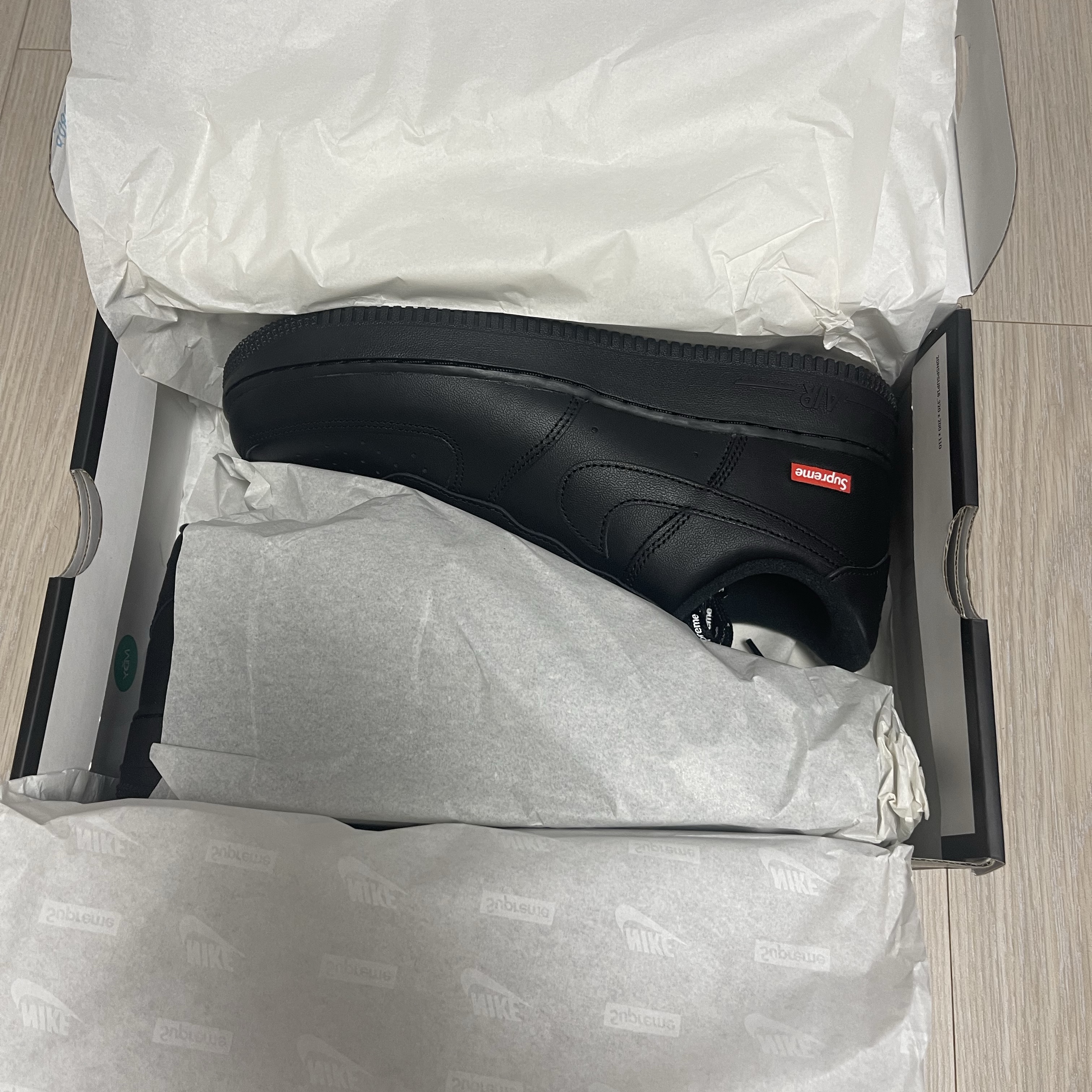 Nike x Supreme Air Force 1 Low Black 착용 스타일