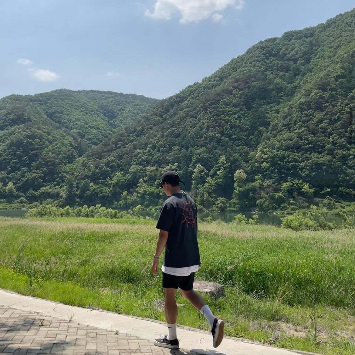 Nike ACG Sunshine T-Shirt Dark Smoke Grey - Asia, Nike ACG Dry AW84 Cap Black 착용 스타일