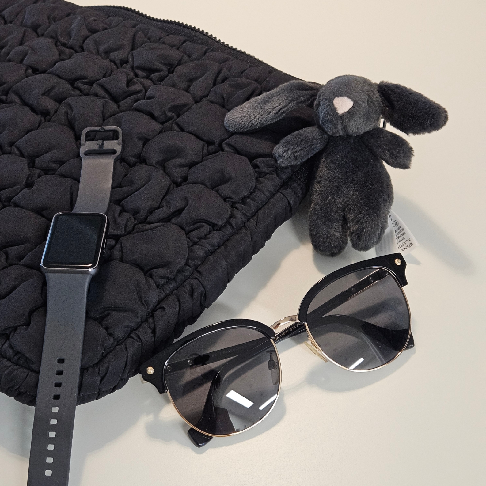 Cos Quilted  Laptop Case Black, Samsung Galaxy Fit3 40mm Bluetooth Grey 착용 스타일 - 1