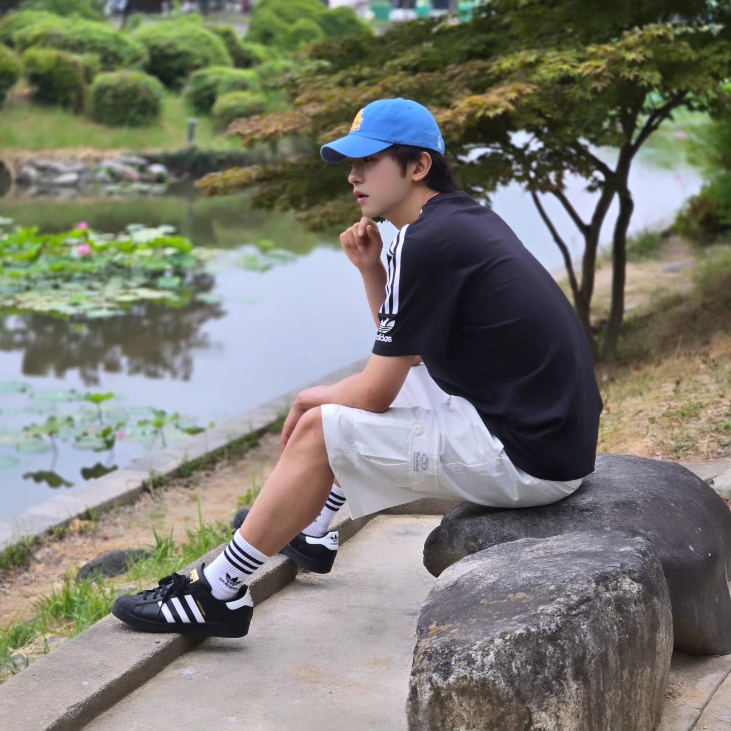 Adidas Adicolor Classics 3-Stripes T-Shirt Black - KR Sizing, Adidas Superstar Core Black White 착용 스타일 - 6