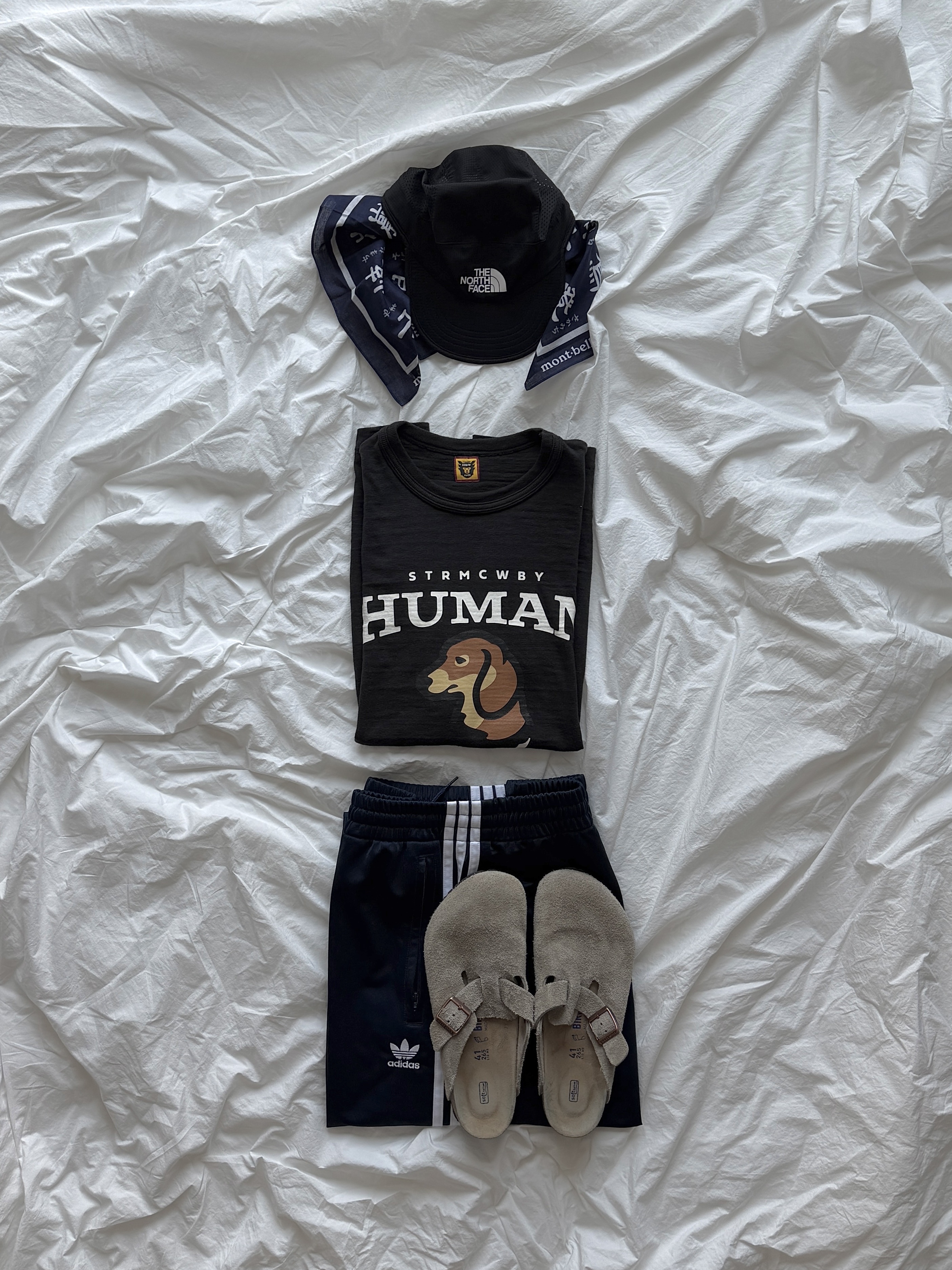 Birkenstock Boston Soft Footbed Taupe - Regular, Human Made Graphic T-Shirt #6 Black 착용 스타일 - 3