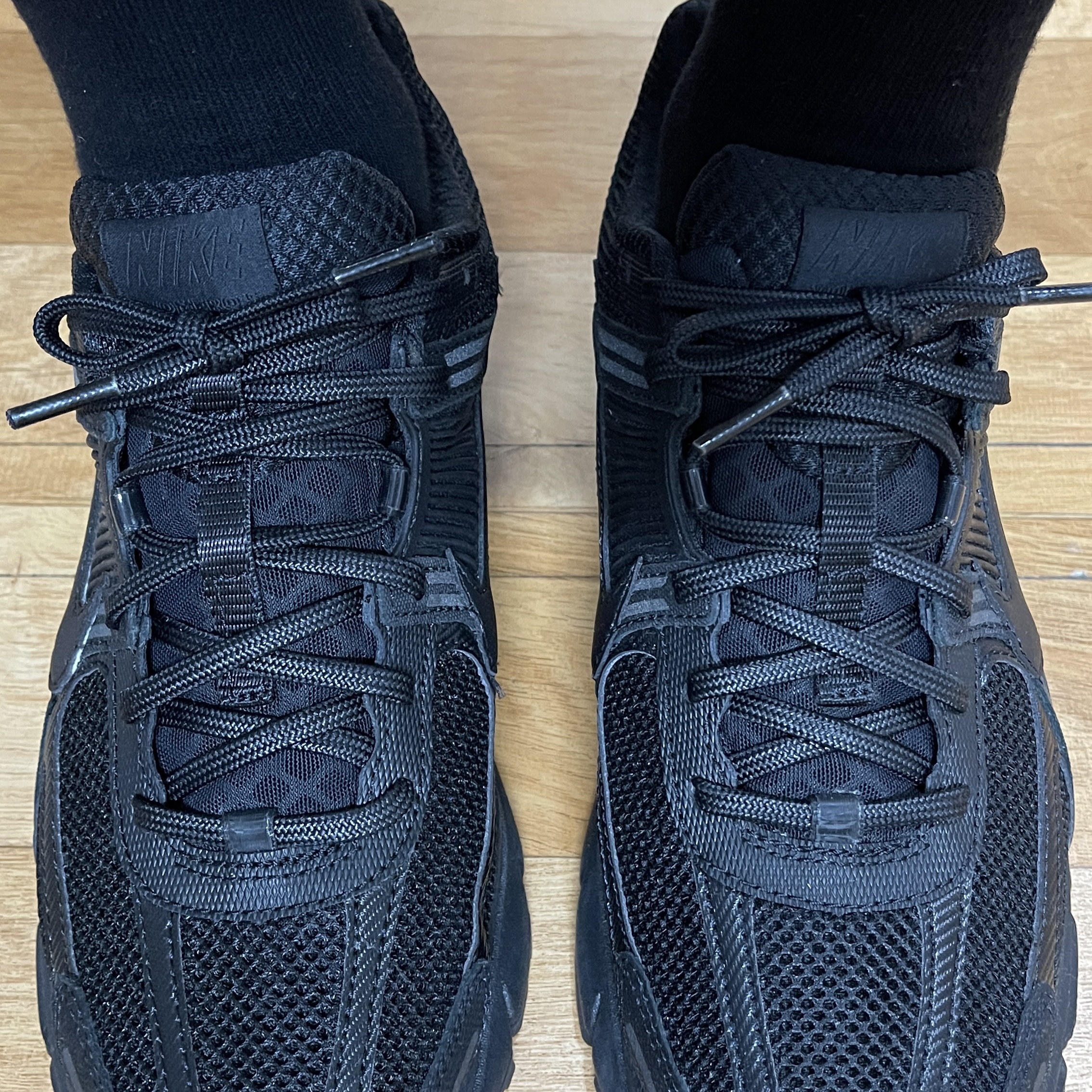 Nike Zoom Vomero 5 SP Black 착용 스타일 - 1