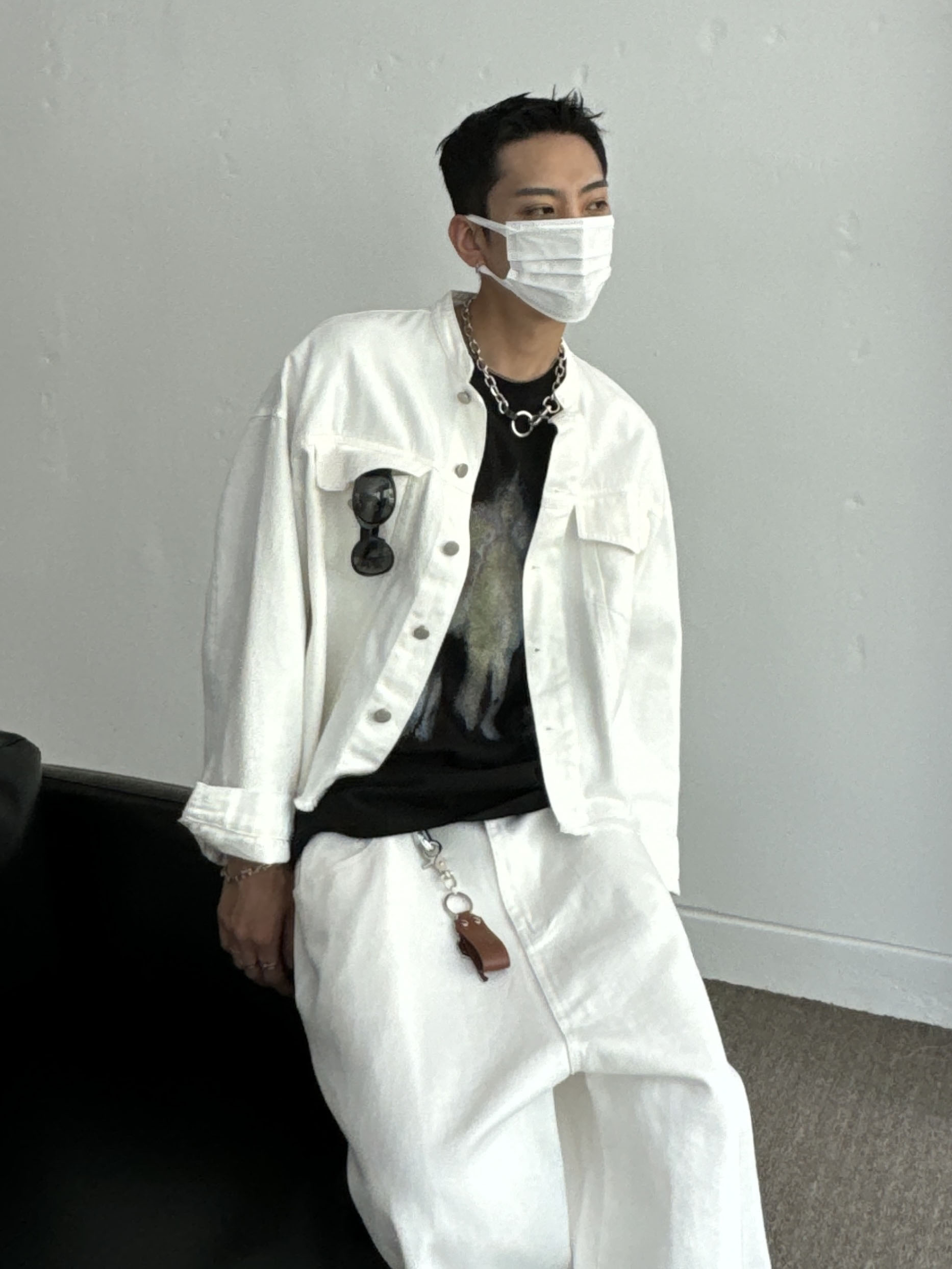 Prada High District Leather Sneakers White Black, Our Legacy Ladon Brass Keychain Matte Nickel 착용 스타일 - 3