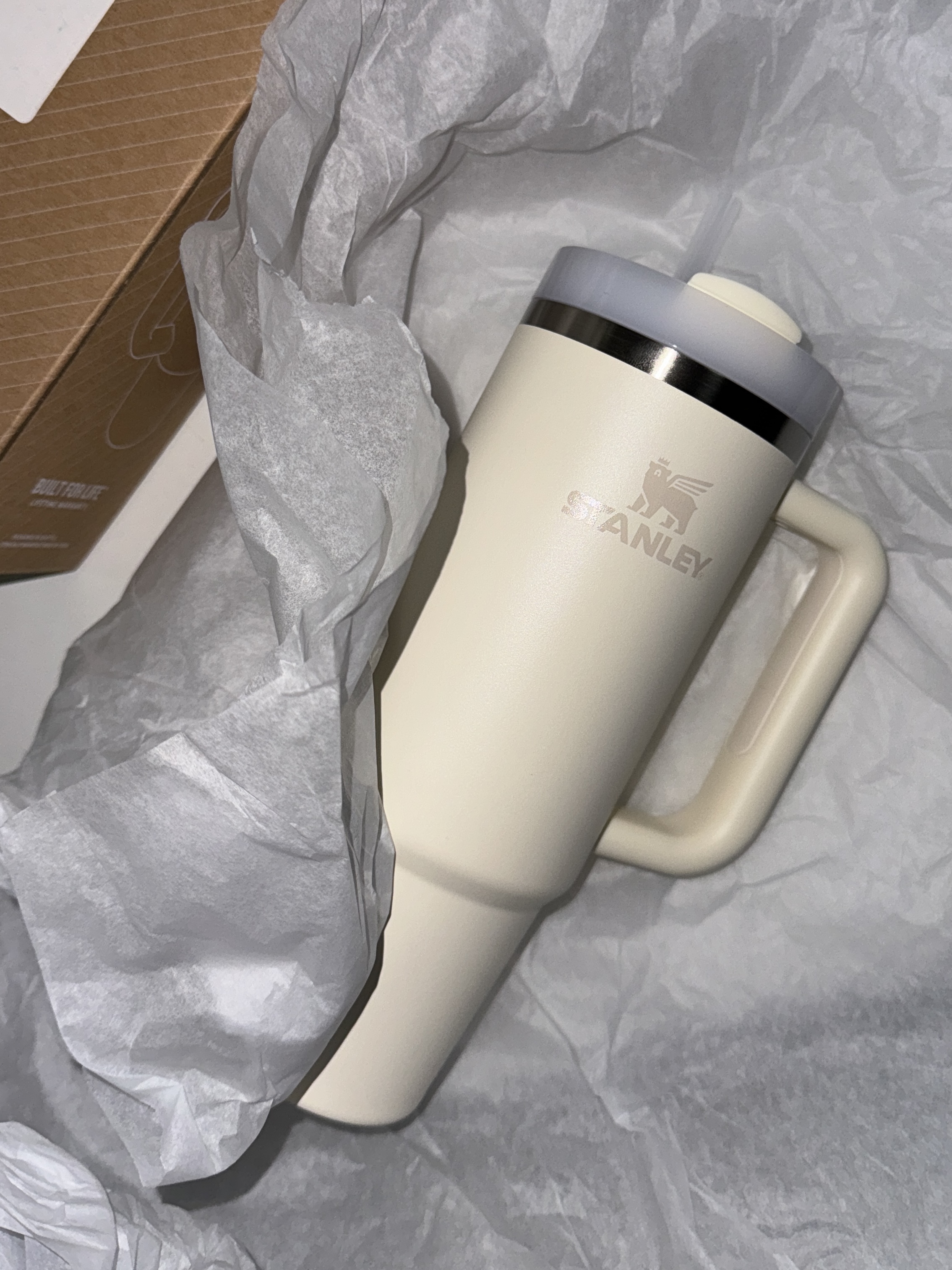 Stanley The Quencher H2.0 Flowstate Tumbler 887ml Cream 2.0 착용 스타일