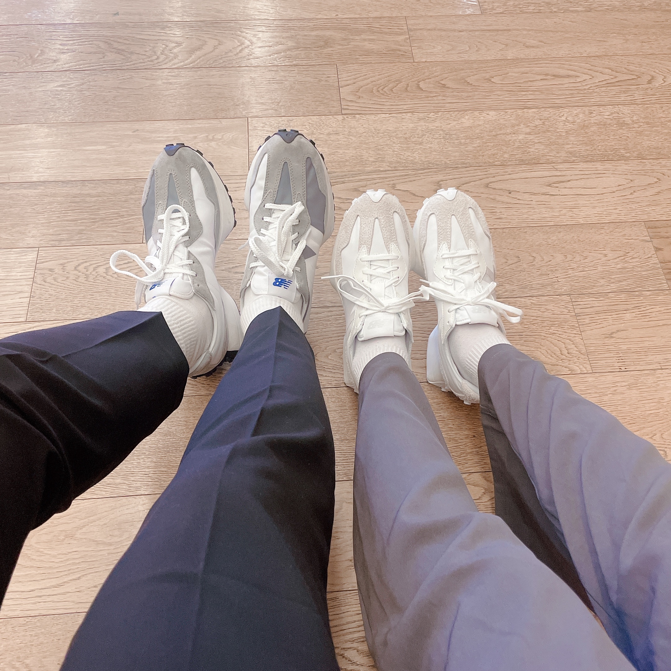 New Balance 327 Grey, (W) New Balance 327 White Moonbeam 착용 스타일