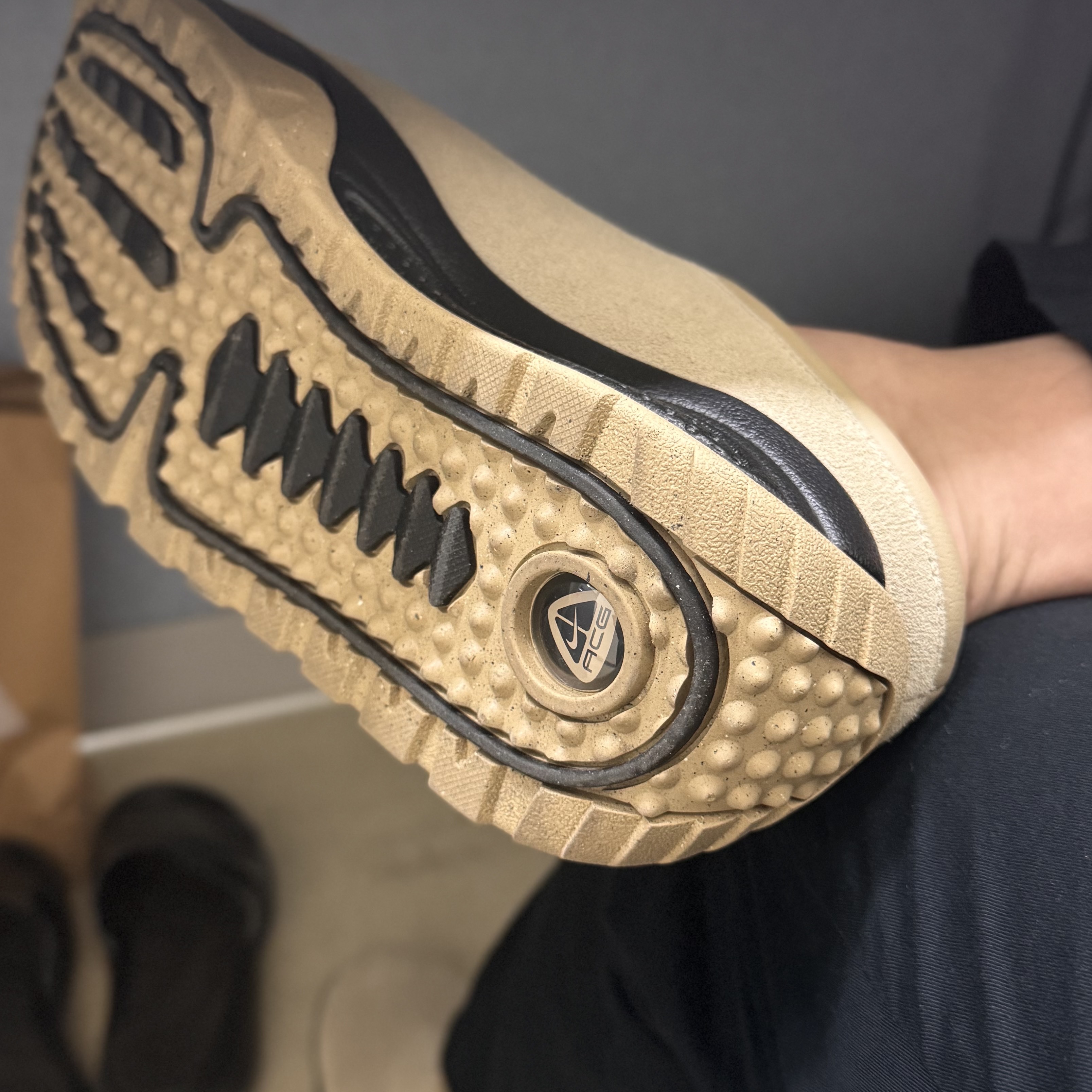 Nike ACG Rufus Limestone and Black 착용 스타일 - 3