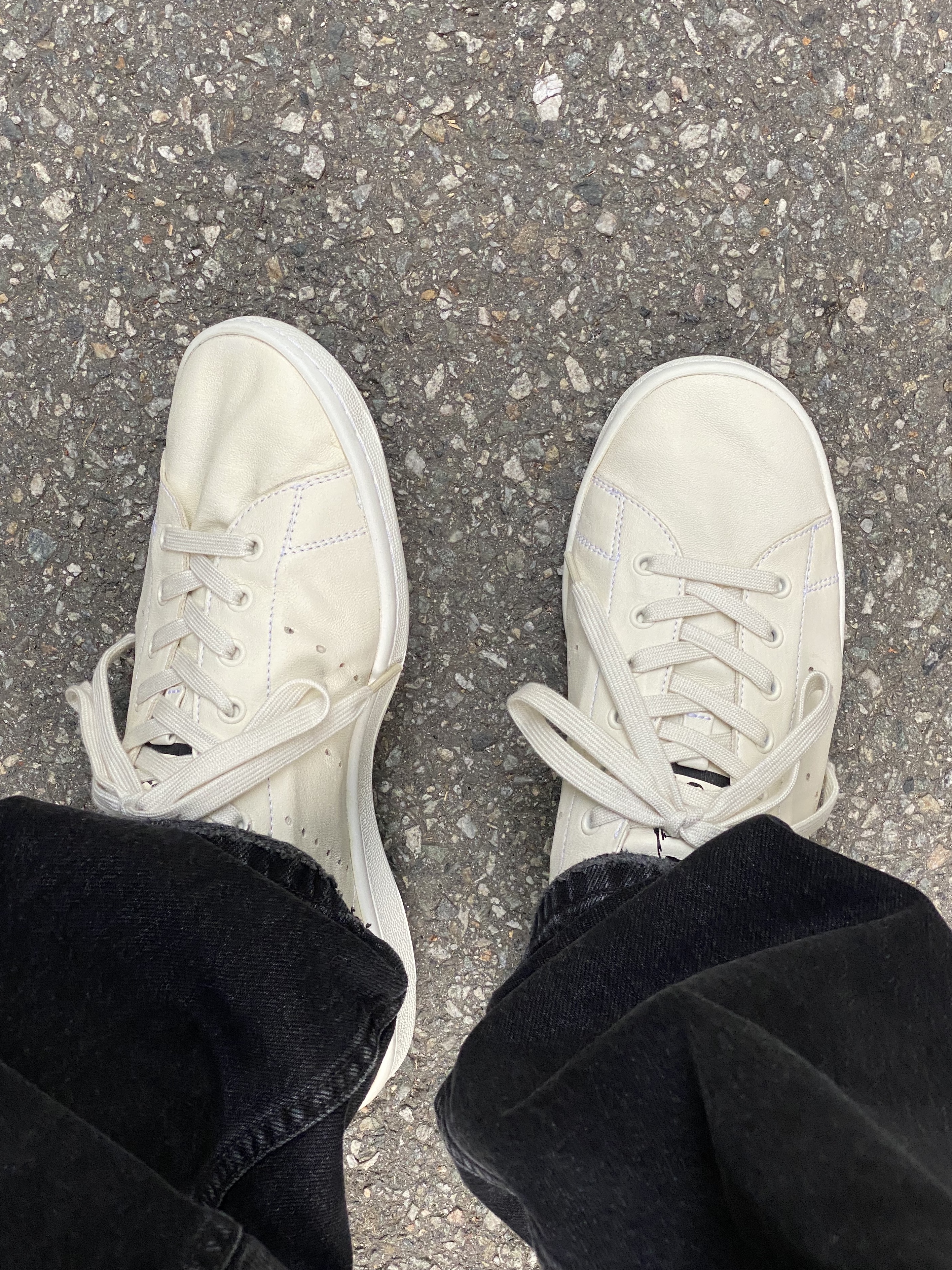 Balenciaga x Adidas Stan Smith Off White 착용 스타일 - 2