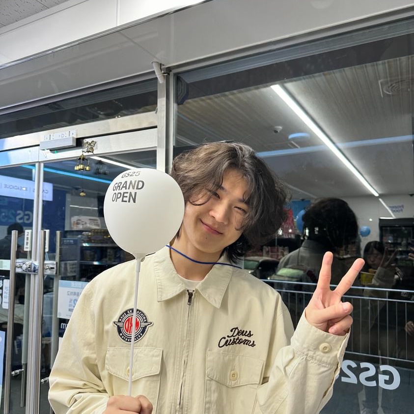 Deus Ex Machina Pleasures Work Jacket Natural 착용 스타일