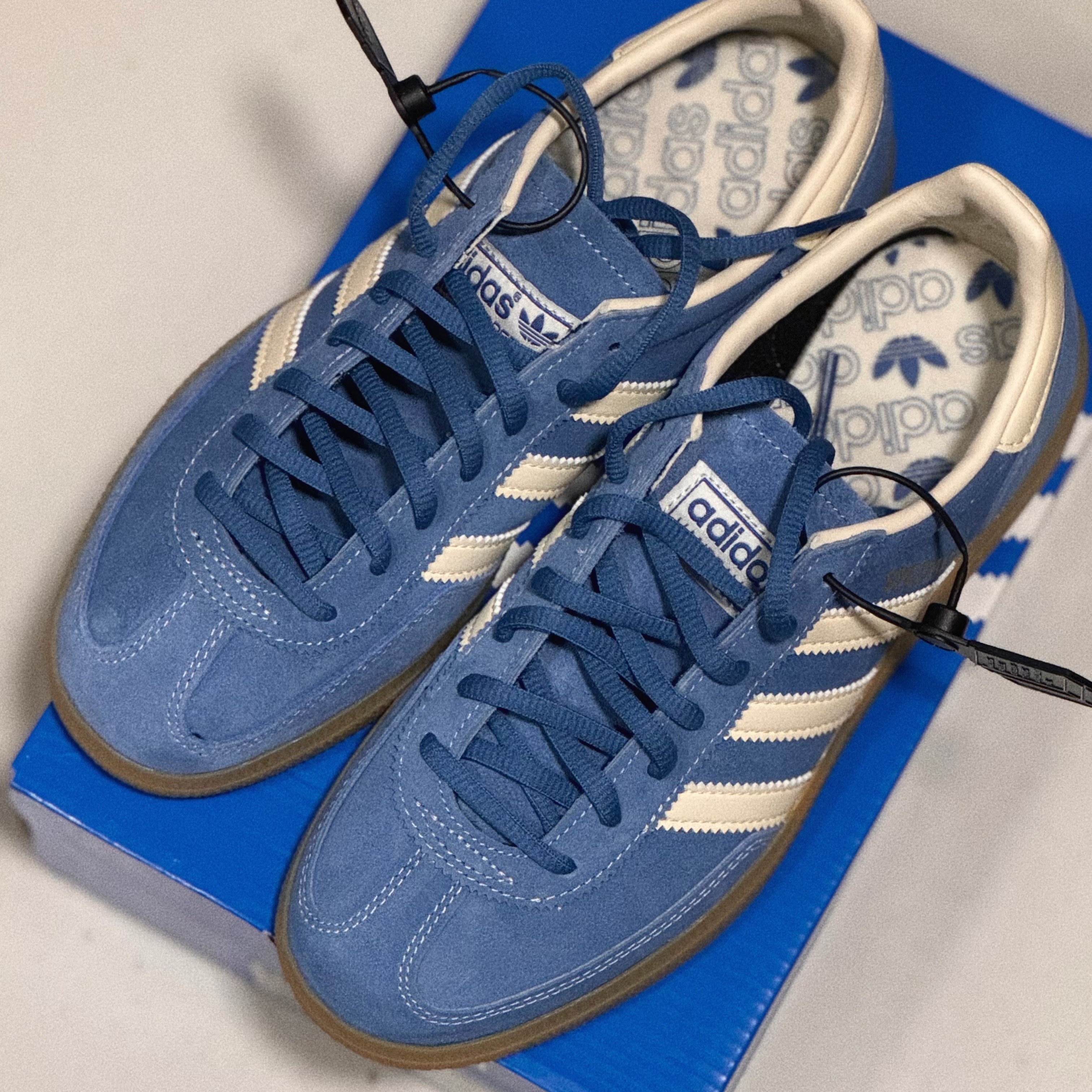 Adidas Spezial Handball Core Blue Cream White 착용 스타일 - 2