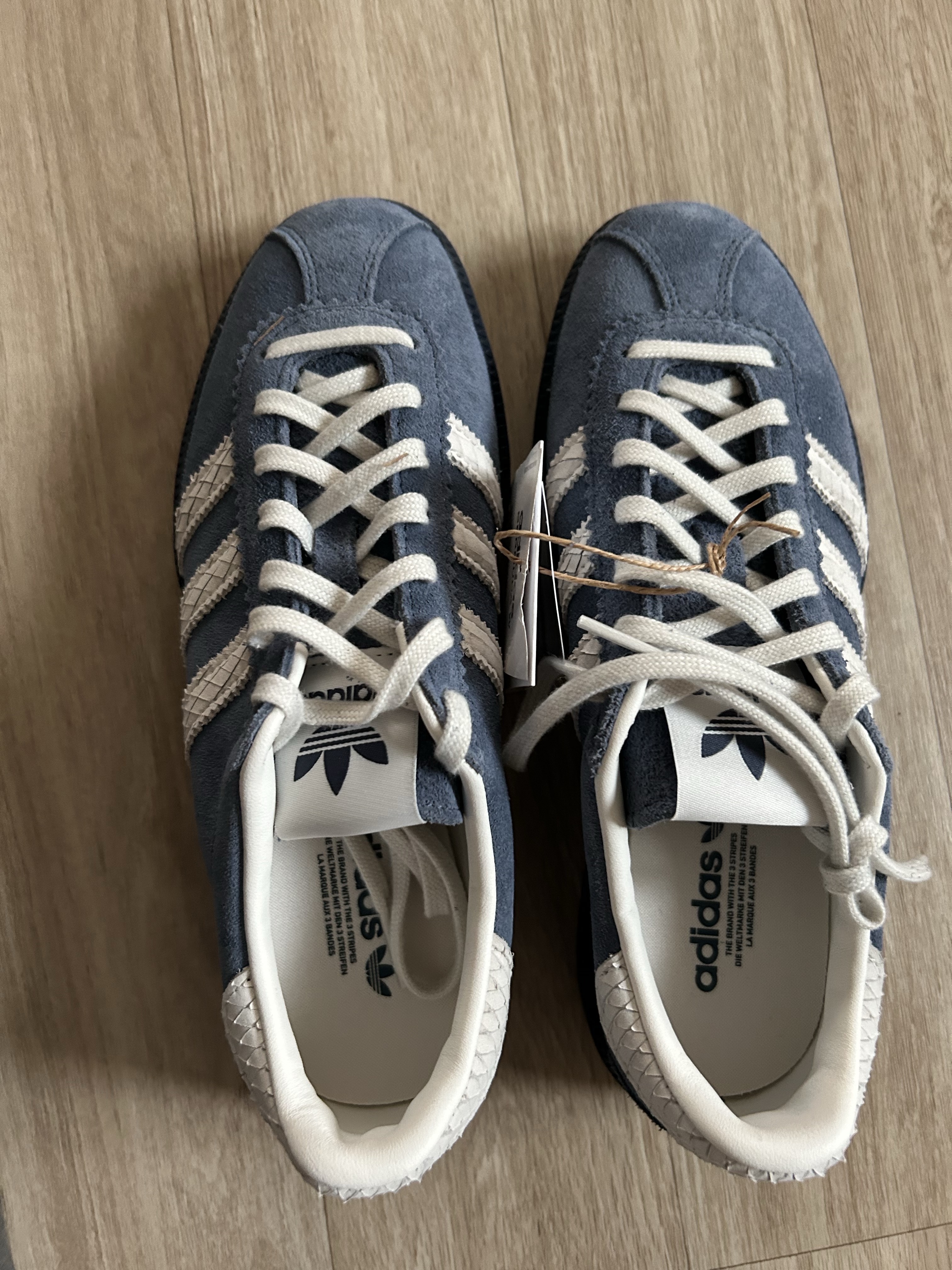 (W) Adidas Bermuda Night Indigo Preloved Ink 착용 스타일