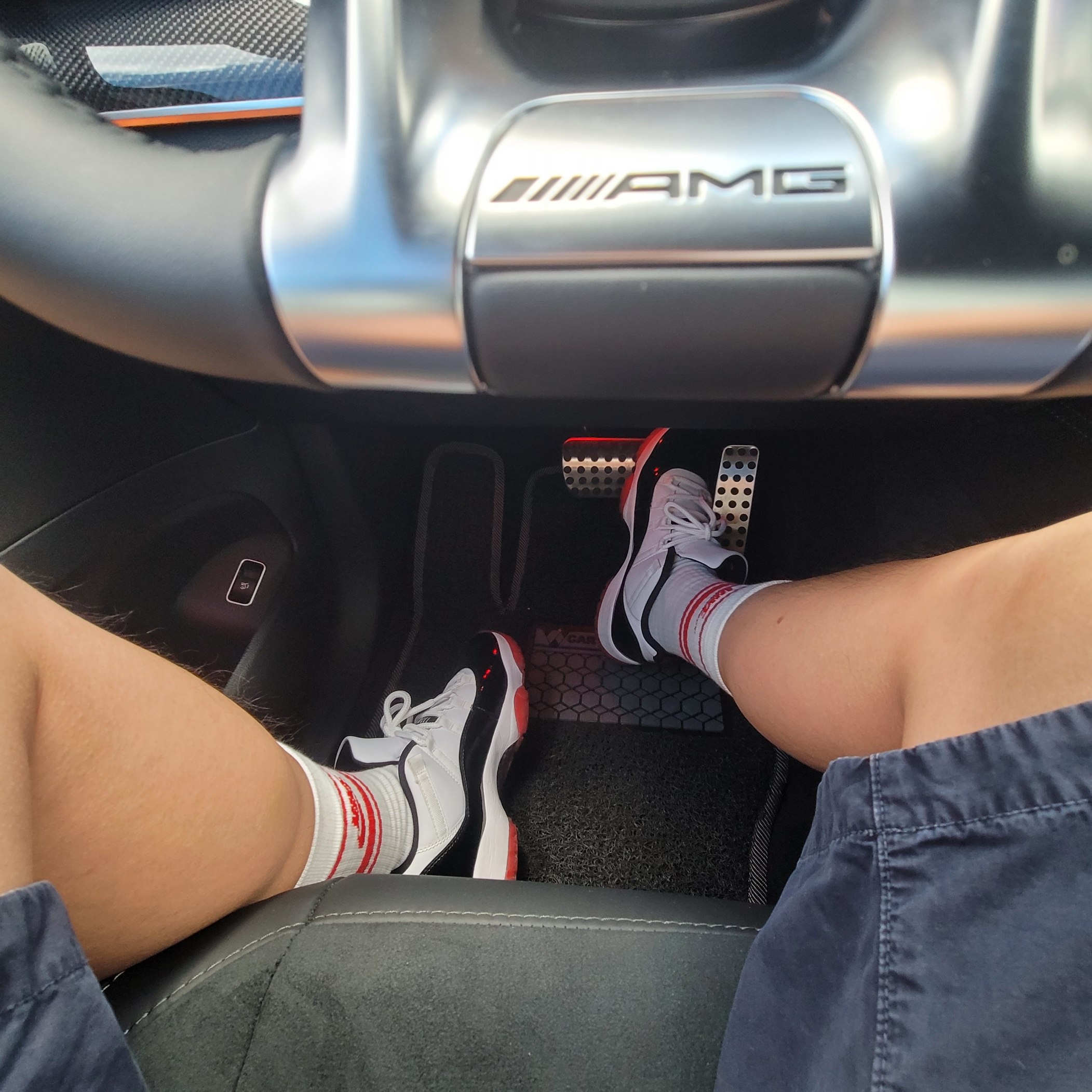 Jordan 11 Retro Low Concord Bred 착용 스타일