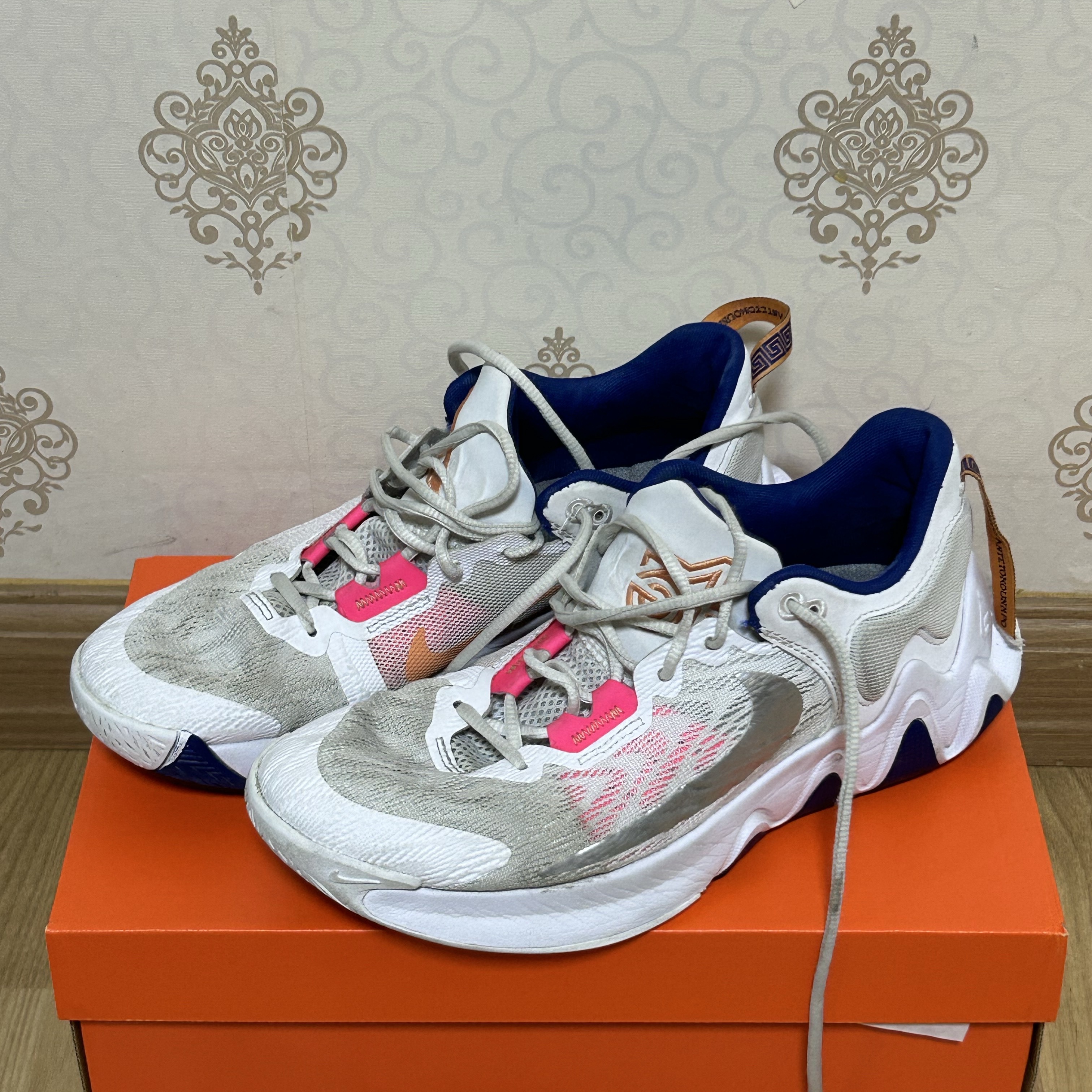Nike Giannis Immortality 2 White Deep Royal 착용 스타일 - 1