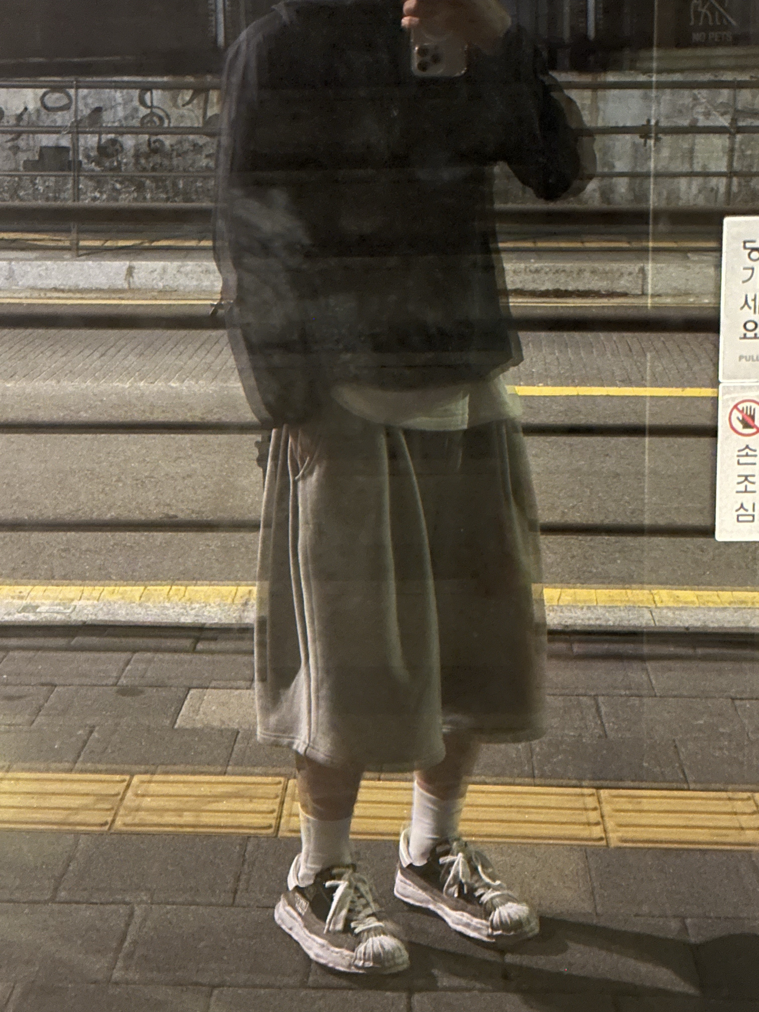 Arc'teryx Squamish Hoody Black Sapphire, Stussy 8 Ball Pigment Dyed T-Shirt Natural 착용 스타일 - 1