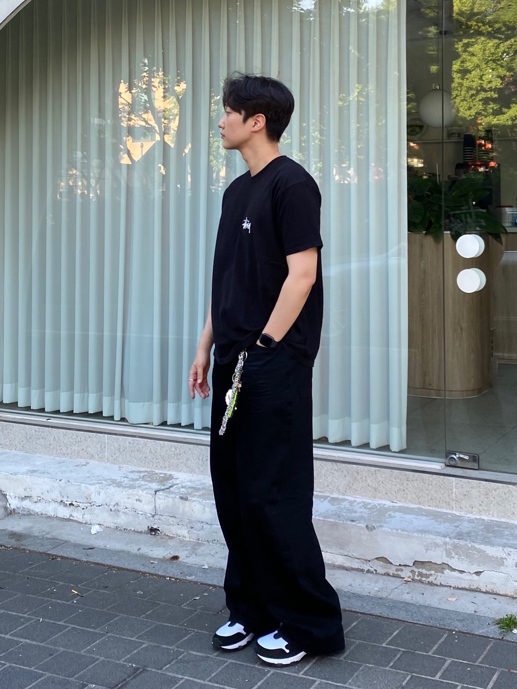 Stussy Basic Stussy T-Shirt Black 2022, Nike x Comme des Garcons Homme Plus Air Max Sunder SP White Black 착용 스타일 - 1