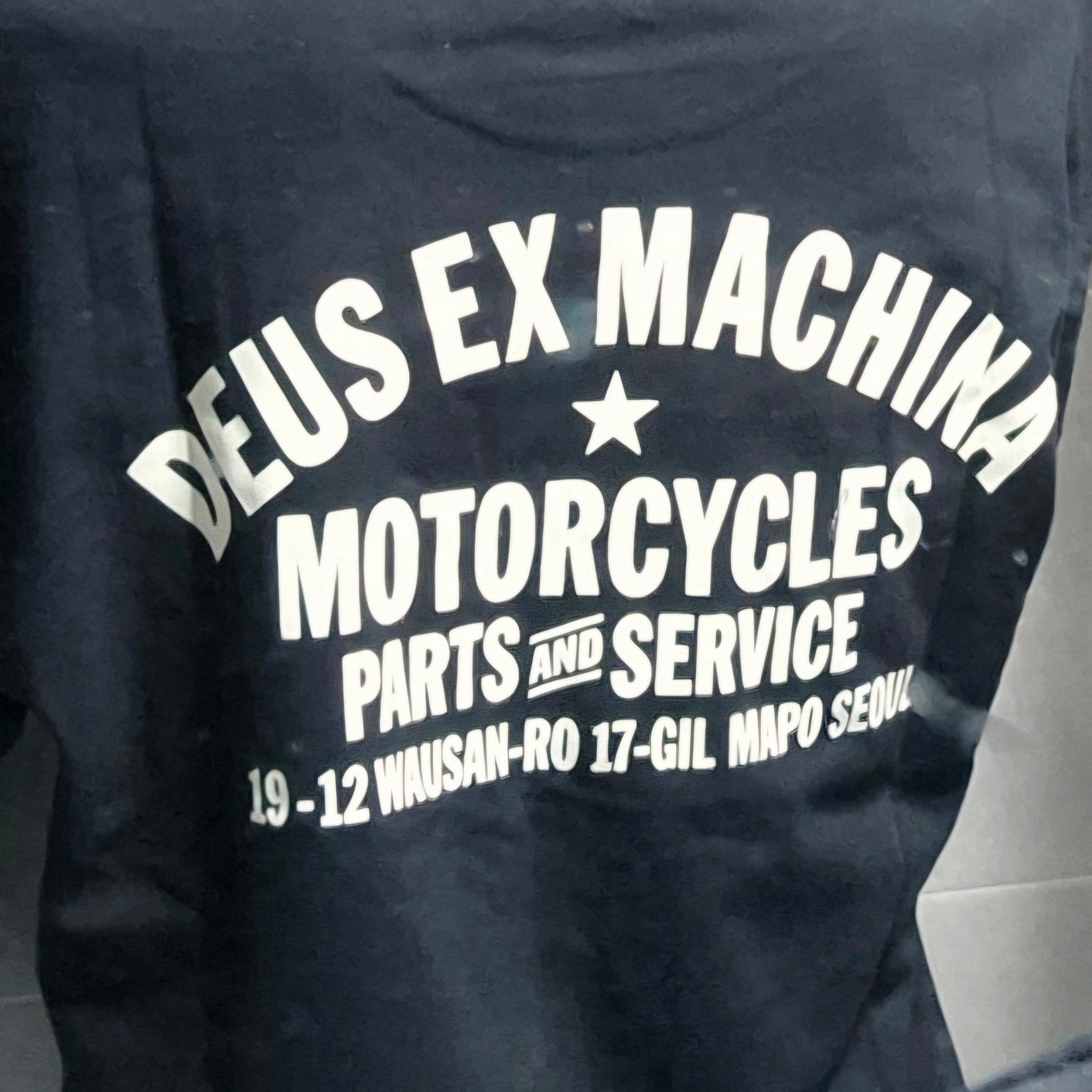 Deus Ex Machina Seoul Address T-Shirt Black 착용 스타일 - 3