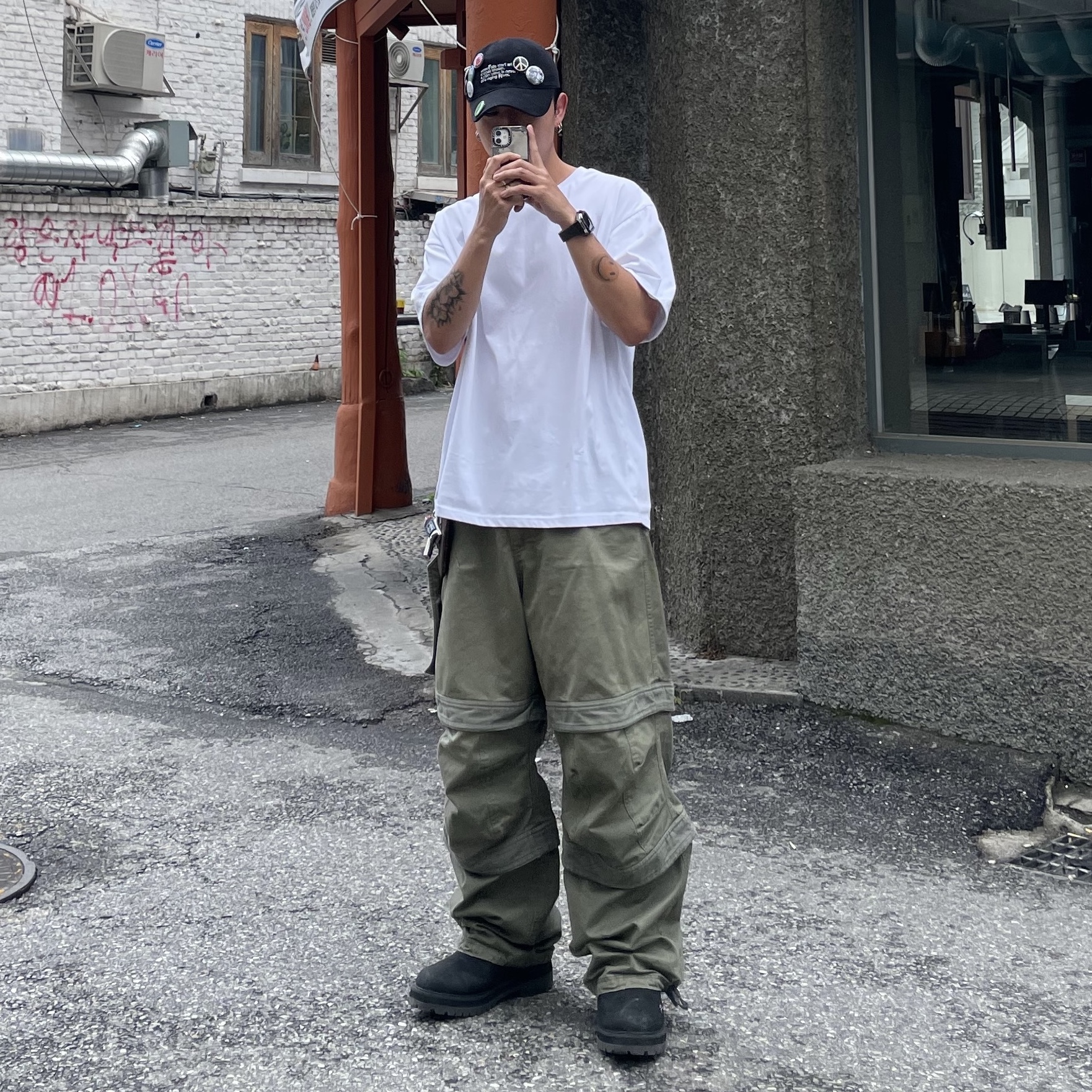 Farfromwhat Far Layered Work Pants Olive 착용 스타일 - 1