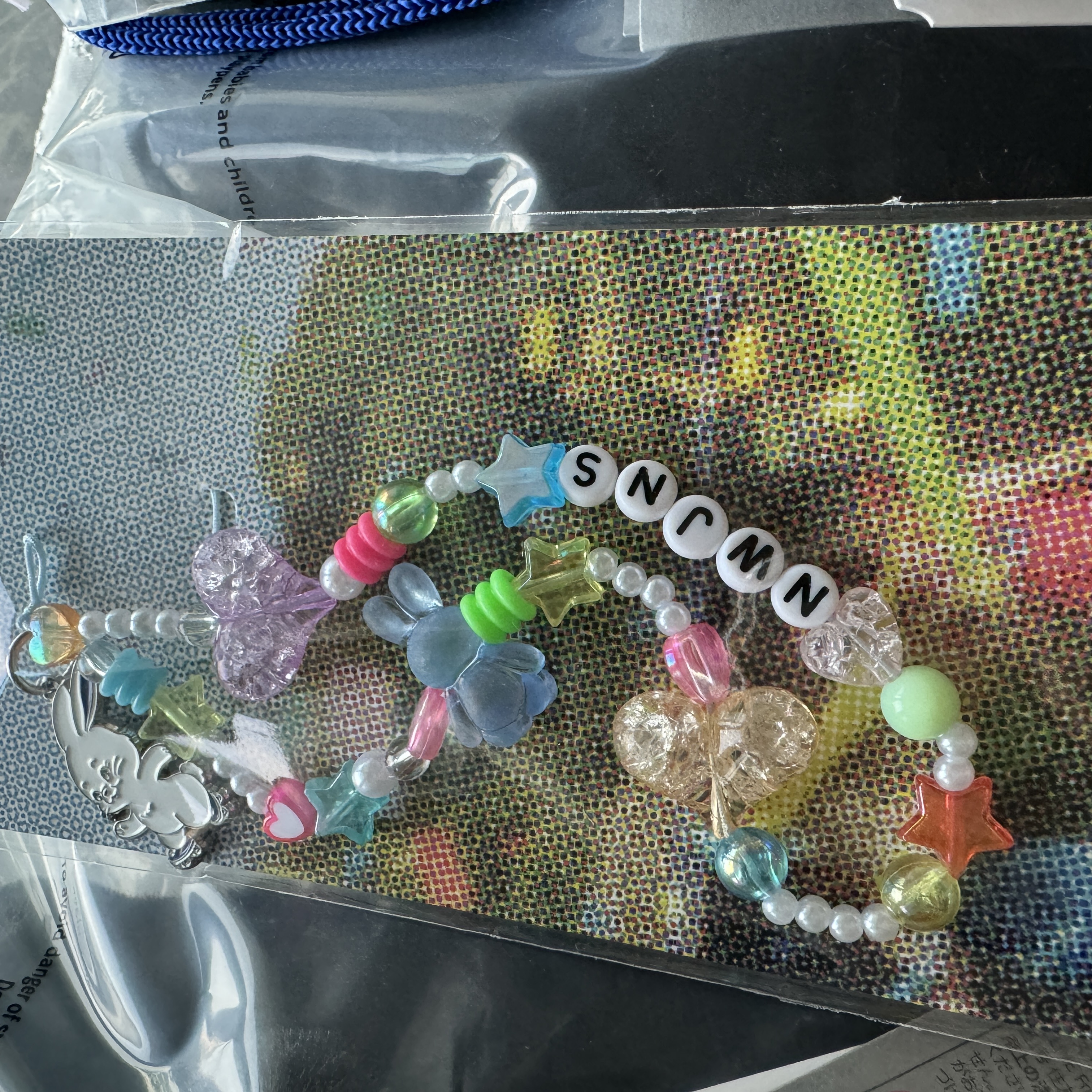 NewJeans Tokki Beads Strap 착용 스타일