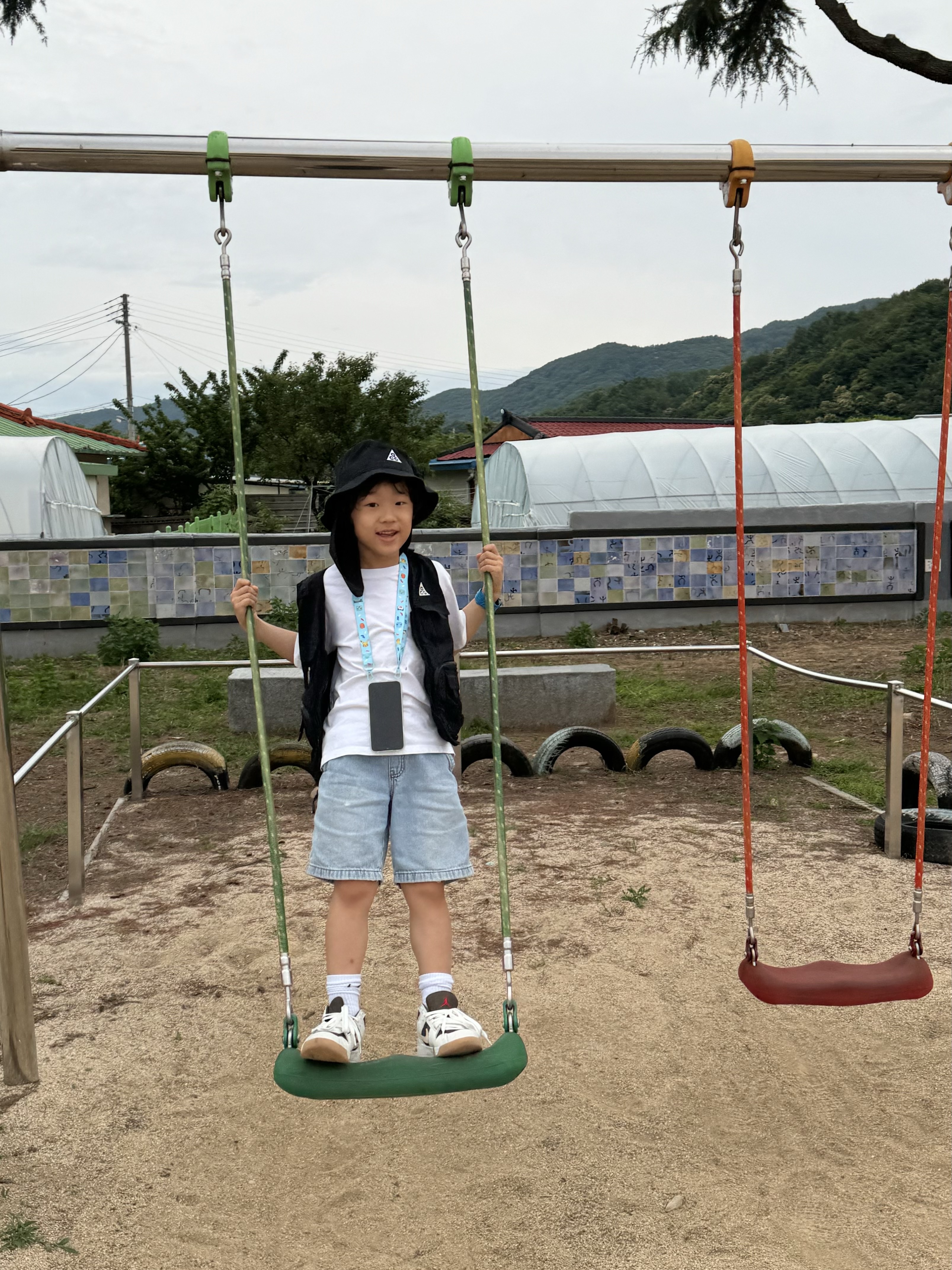 (PS) Jordan x Travis Scott Jumpman Jack TR Sail and Dark Mocha, (Kids) Nike ACG Utility Vest Black 착용 스타일 - 1