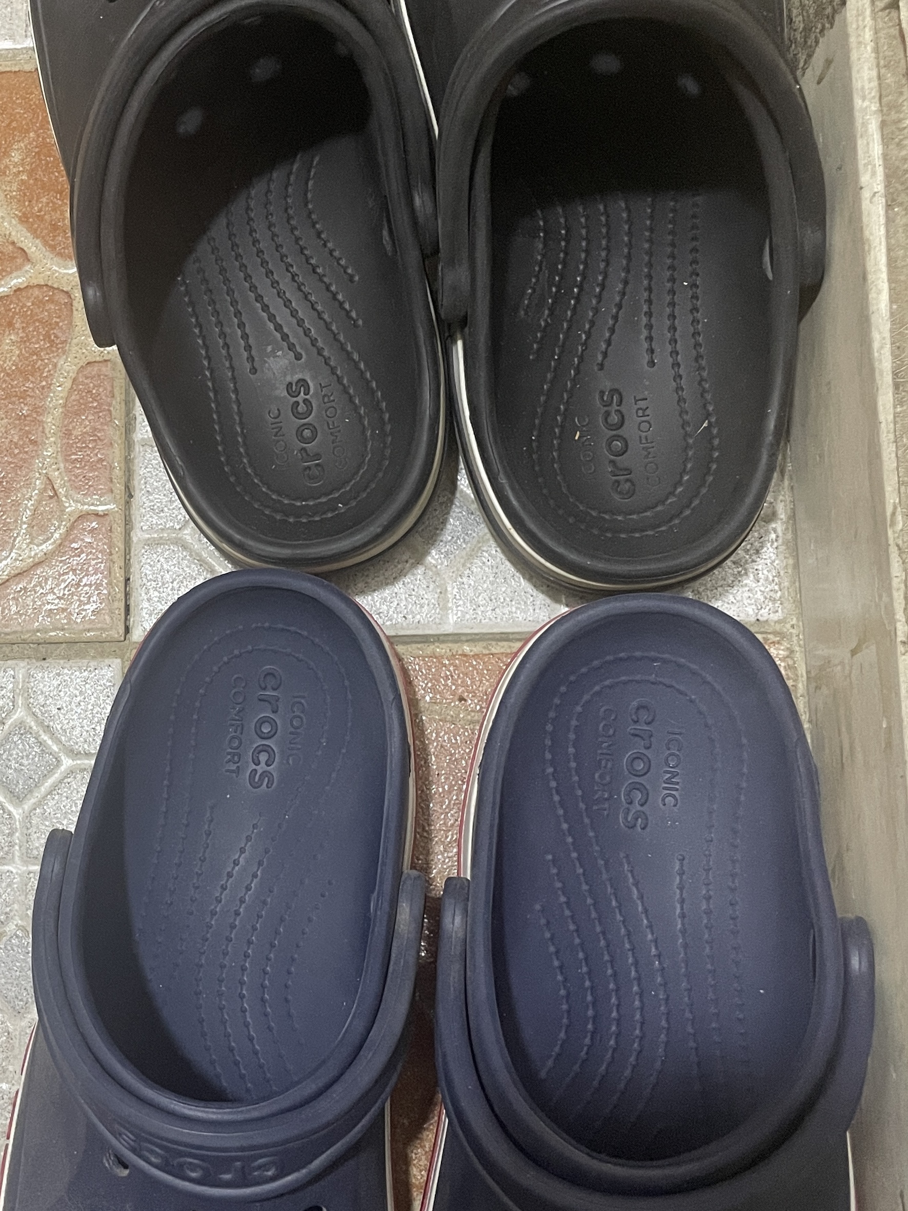 Crocs Bayaband Clog Black White, Crocs Bayaband Clog Navy Pepper 착용 스타일