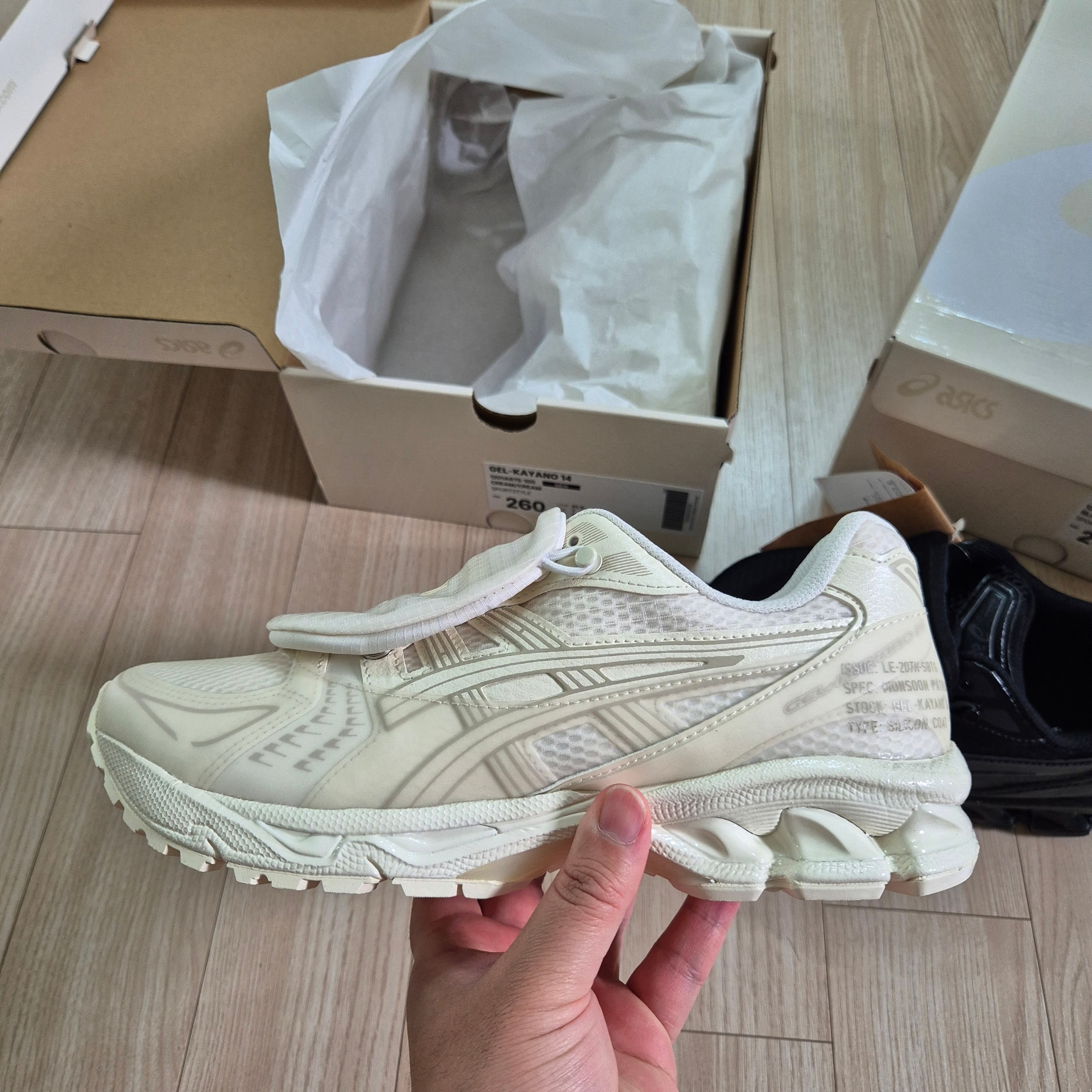 Asics x Limited Edt x SBTG Gel-Kayano 14 Monsoon Patrol Cream, Asics x Limited Edt x SBTG Gel-Kayano 14 Monsoon Patrol Black 착용 스타일 - 2