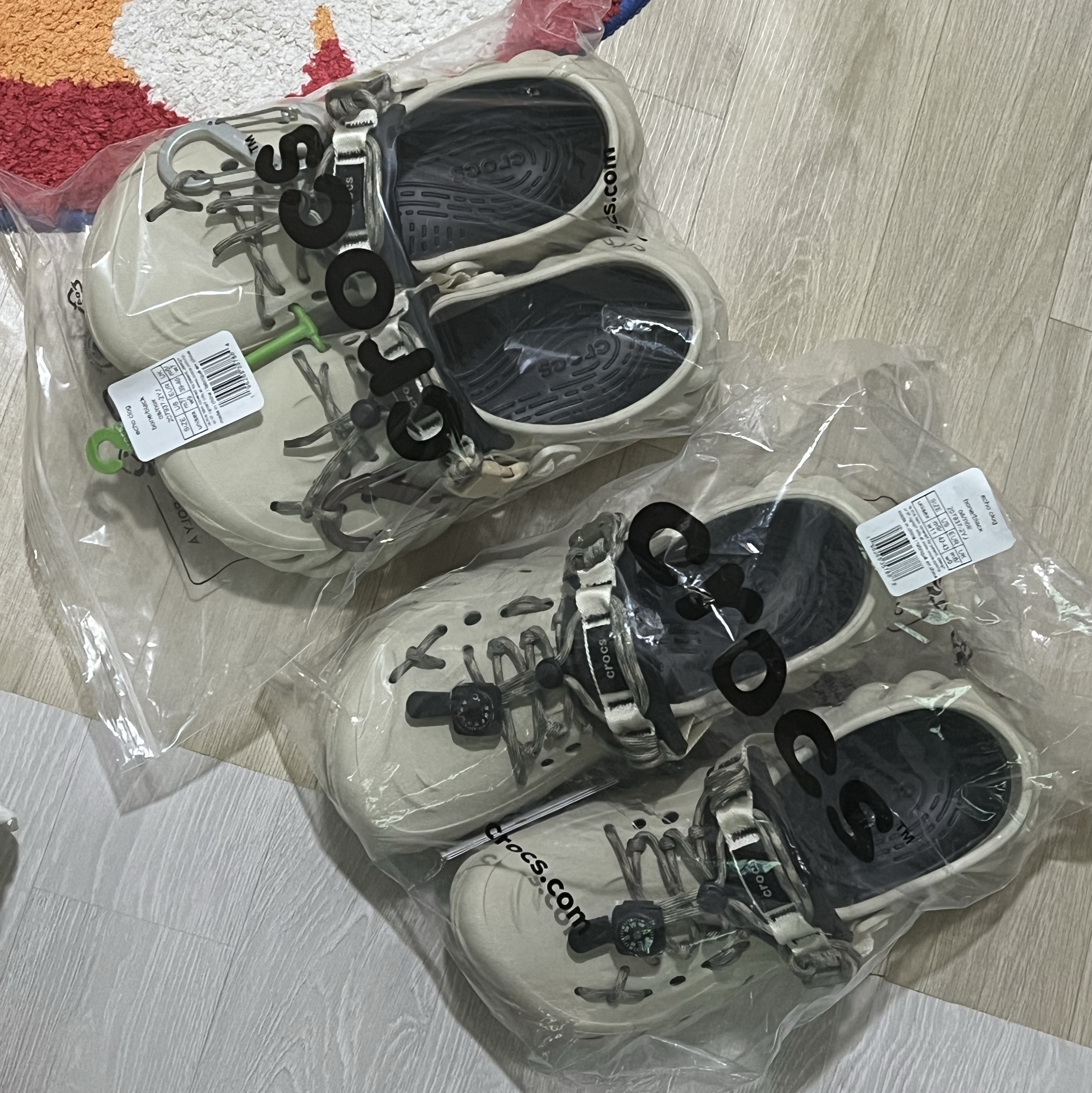 Crocs Echo Clog Bone Black 착용 스타일