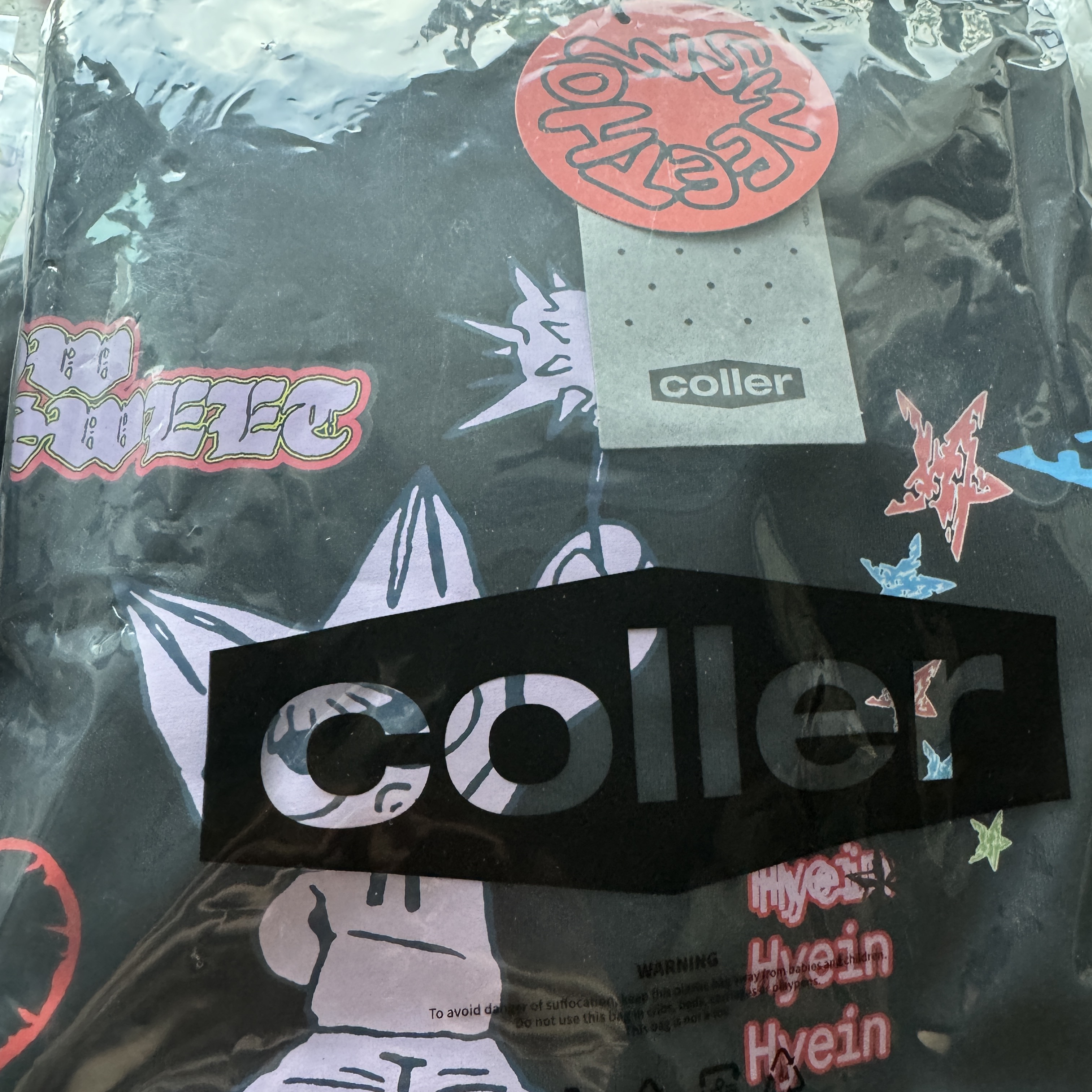 NewJeans How Sweet T-Shirt Hyein Black 착용 스타일