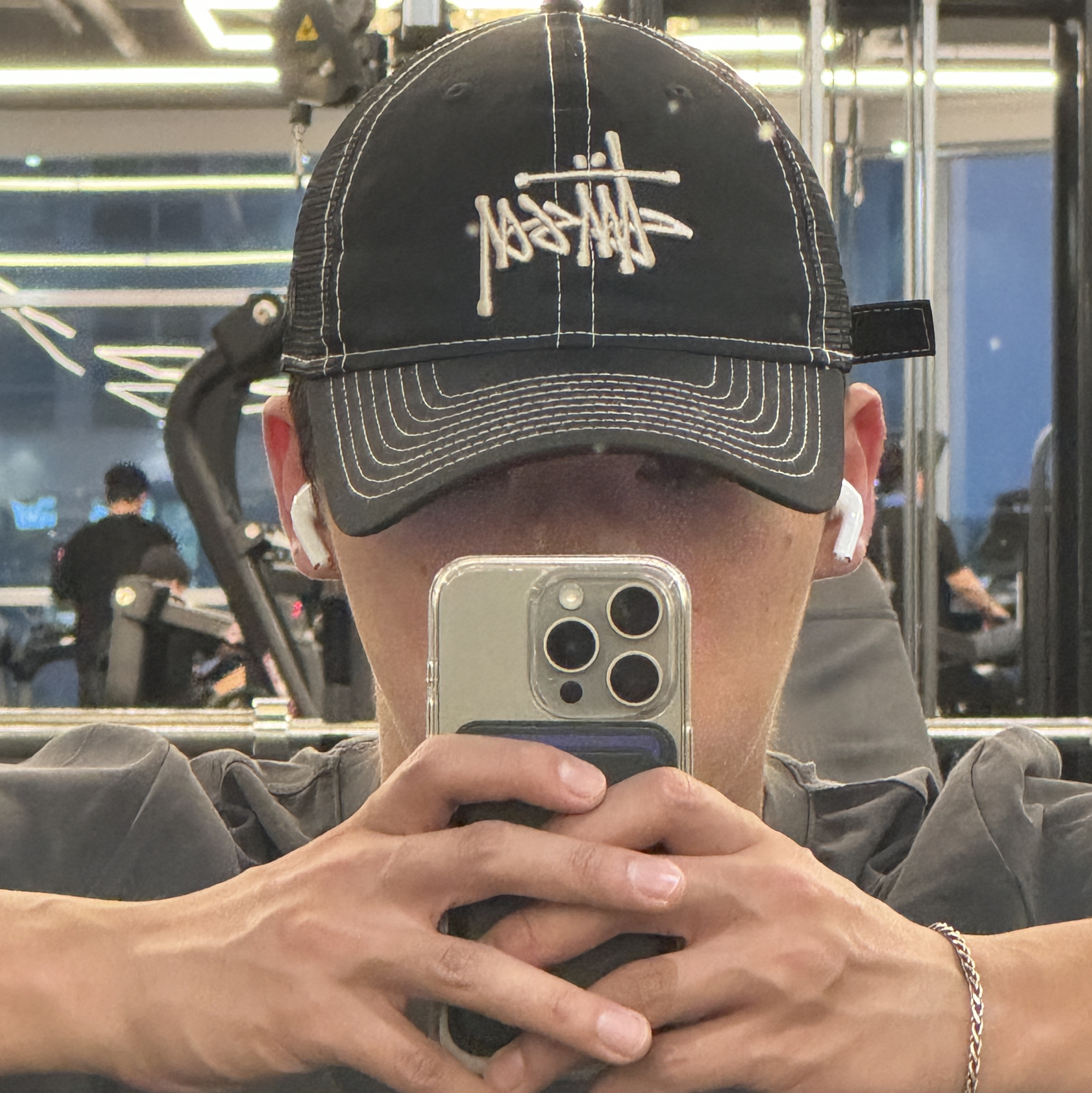 Stussy New Era 9twenty Basic Trucker Black 착용 스타일