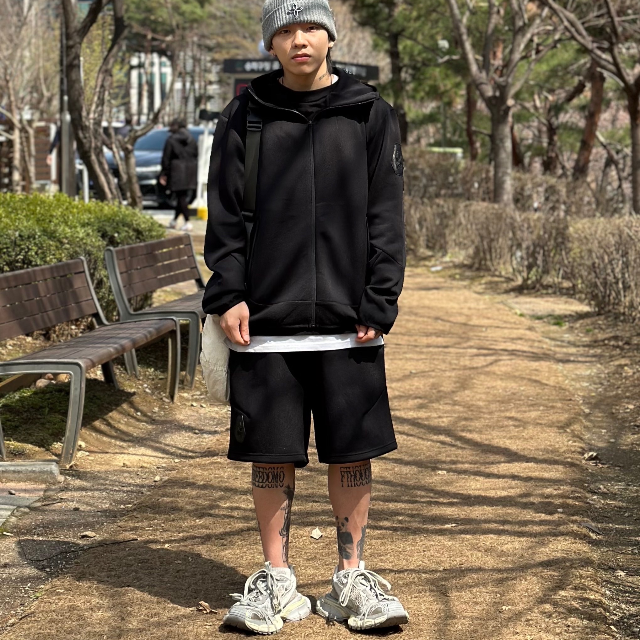 Balenciaga 3XL Sneakers Light Beige 착용 스타일 - 2