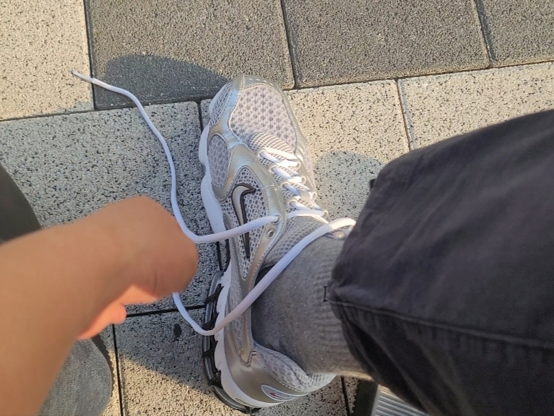 Nike Air Zoom Spiridon Cage 2 Metallic Silver 착용 스타일 - 1