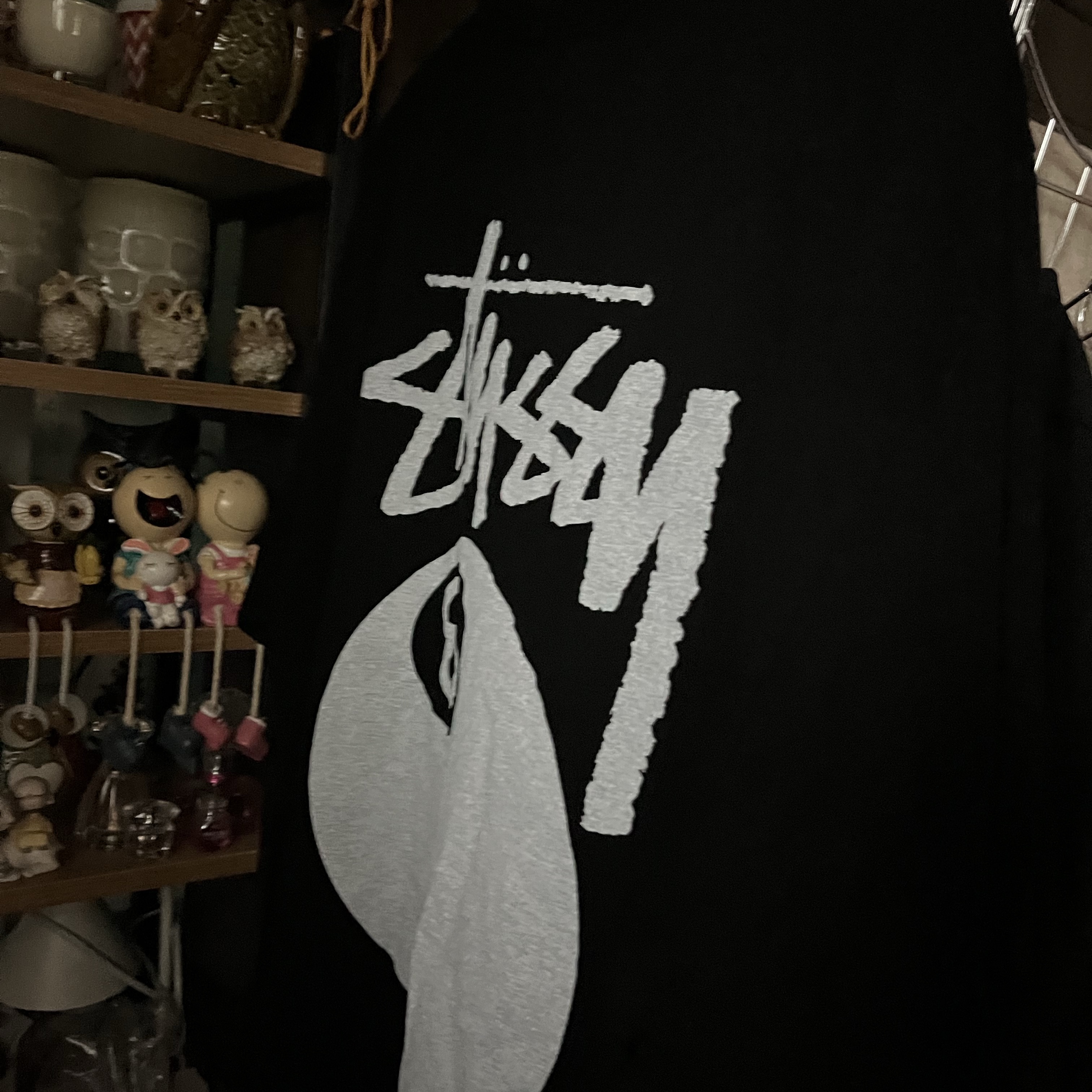 Stussy 8 Ball Pigment Dyed T-Shirt Black 착용 스타일