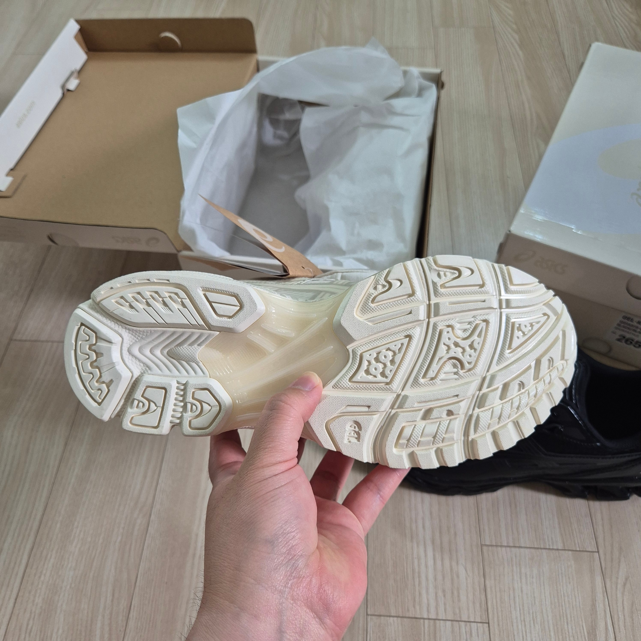 Asics x Limited Edt x SBTG Gel-Kayano 14 Monsoon Patrol Cream, Asics x Limited Edt x SBTG Gel-Kayano 14 Monsoon Patrol Black 착용 스타일 - 5