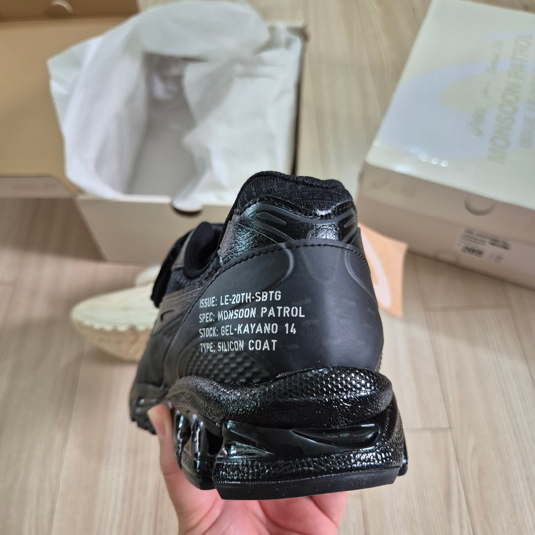 Asics x Limited Edt x SBTG Gel-Kayano 14 Monsoon Patrol Black 착용 스타일 - 2