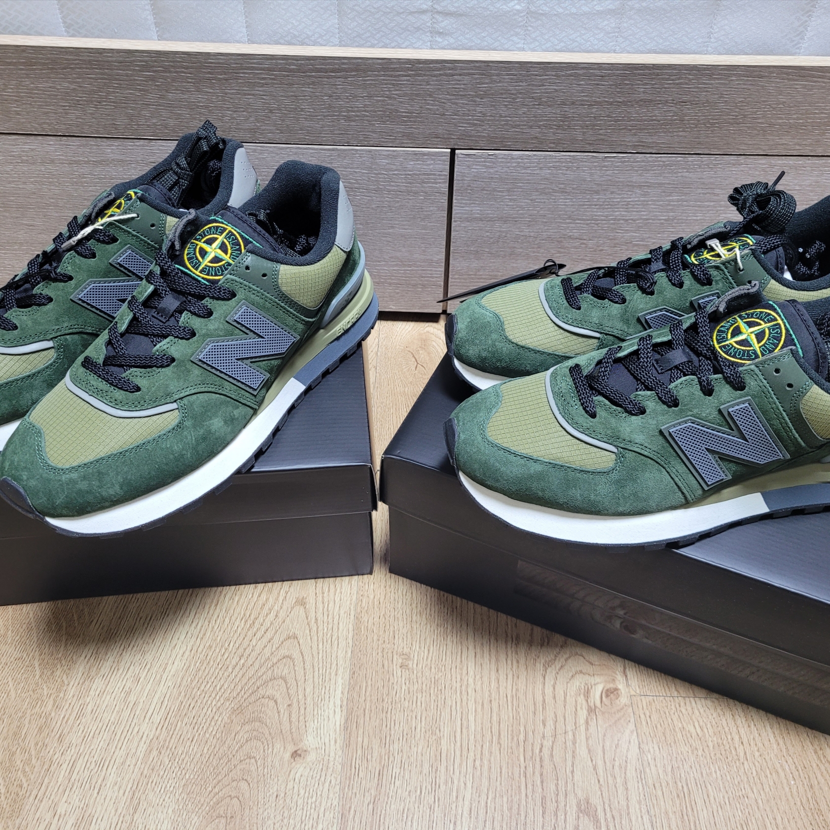 New Balance x Stone Island 574 Legacy Dark Green 착용 스타일