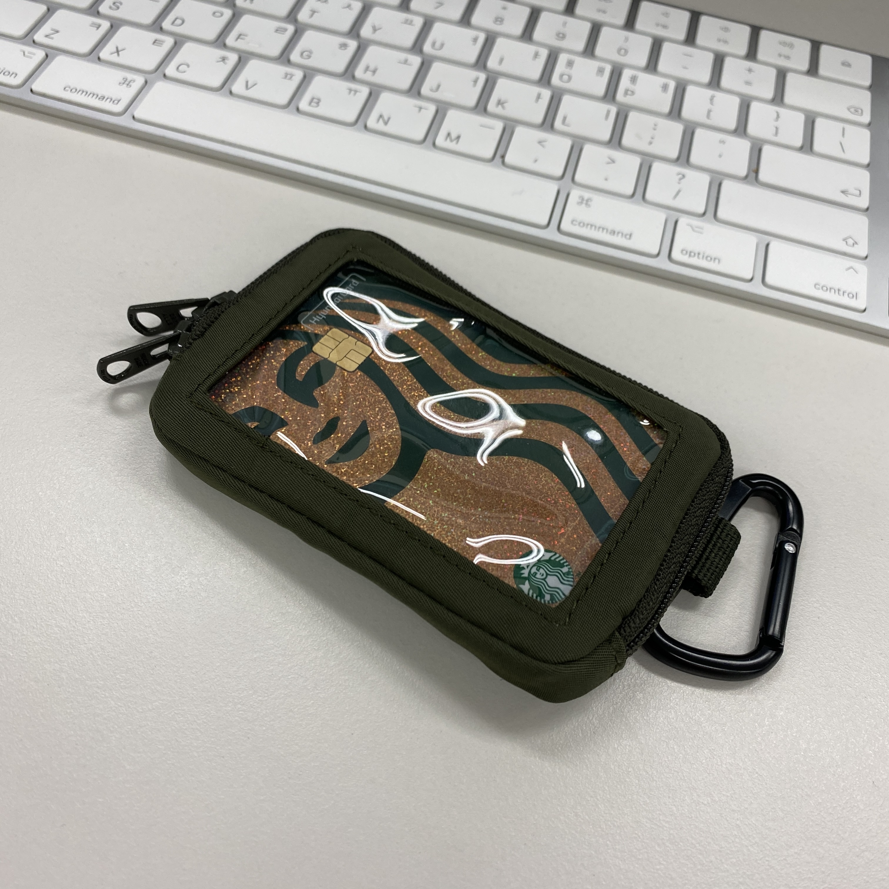 Human Made Military Card Case Olive Drab 착용 스타일 - 1