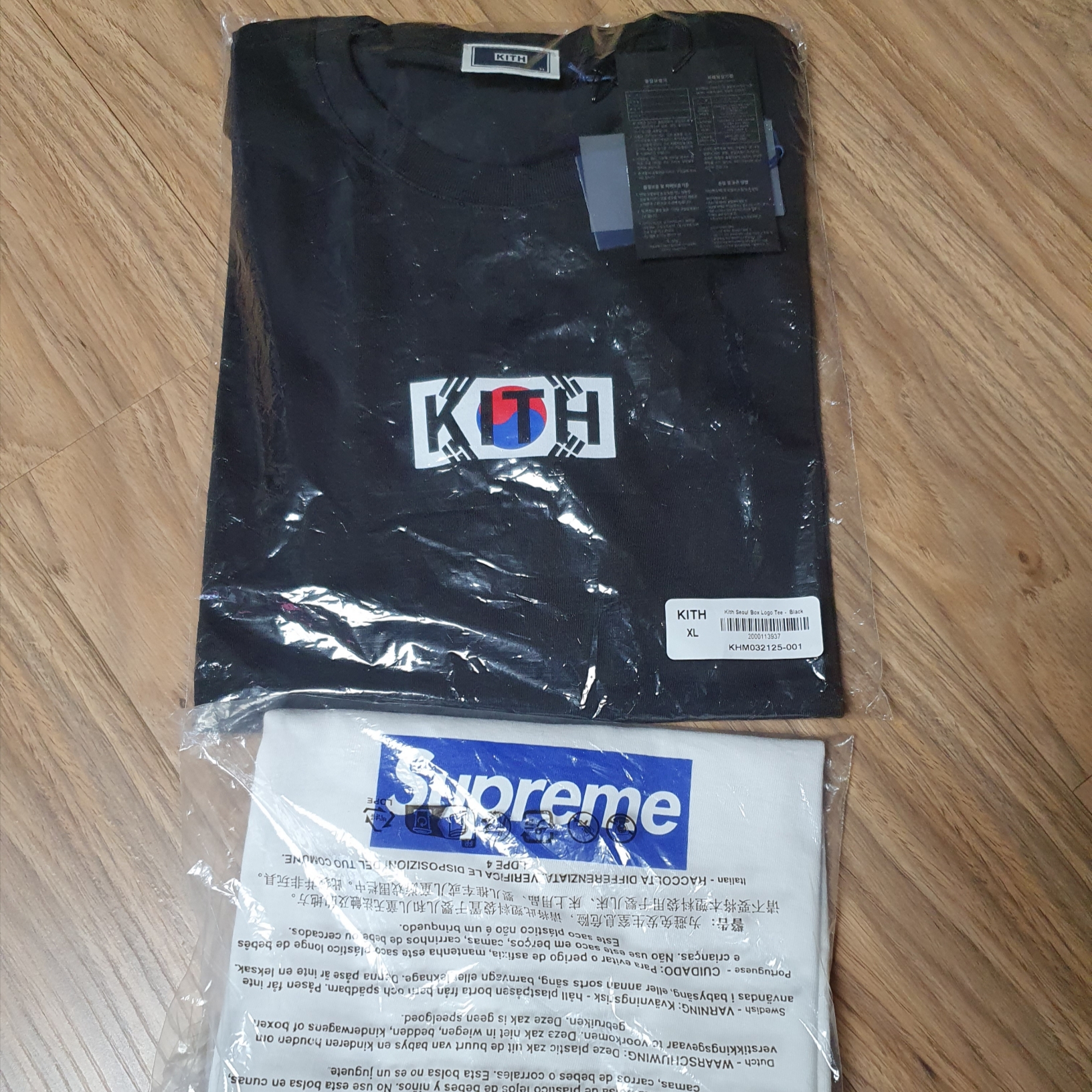 Kith Seoul Box Logo T-Shirt Black, Supreme Seoul Box Logo T-Shirt White - 23FW 착용 스타일