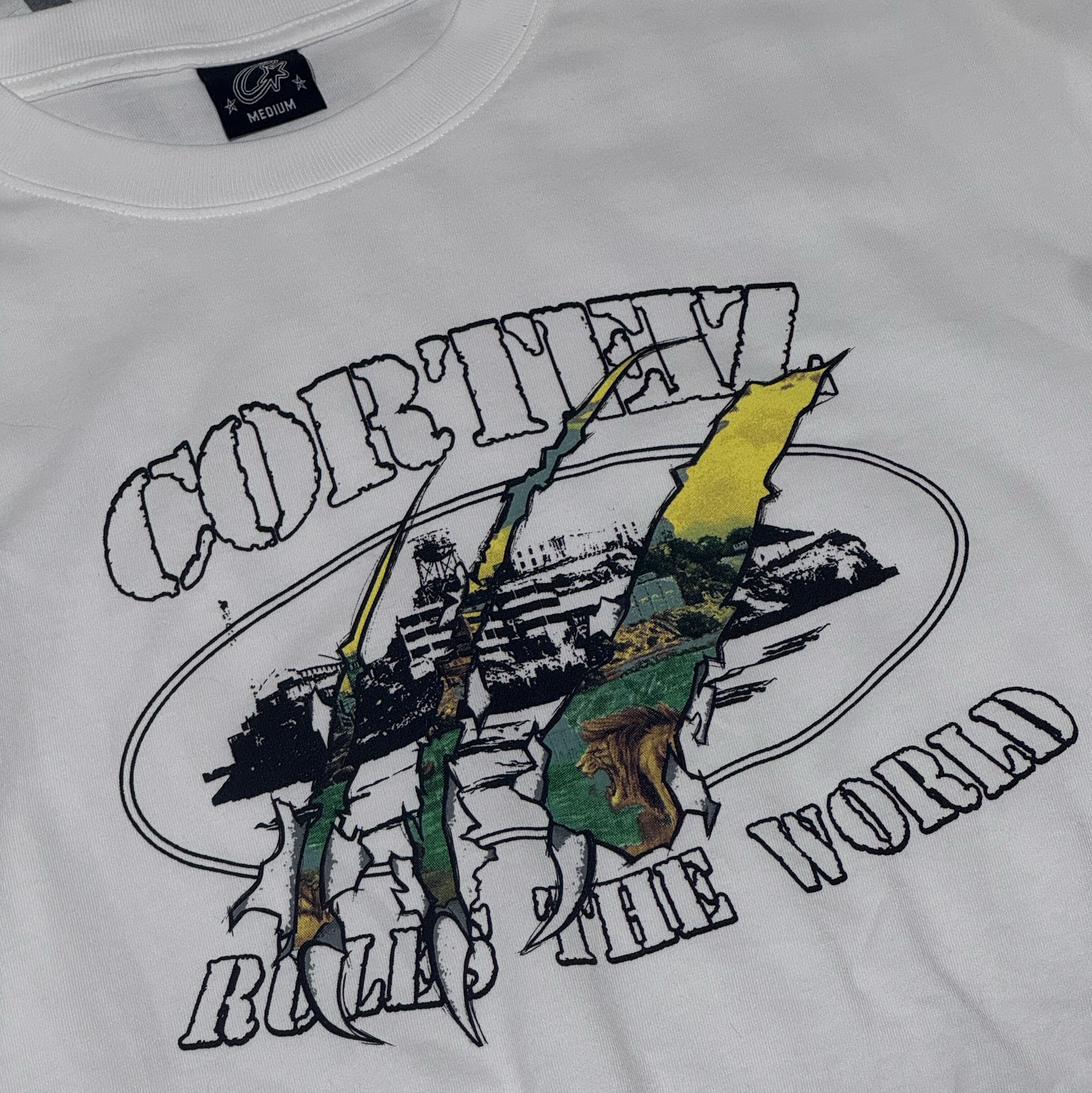 Corteiz Narnia Rip T-Shirt New Blank White 착용 스타일 - 2