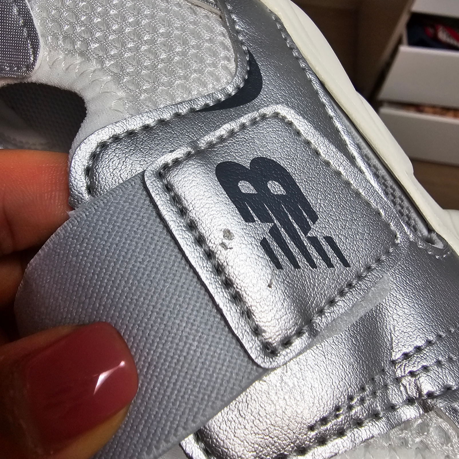 (Kids) New Balance Freedle 920 Sandal Silver 착용 스타일 - 1