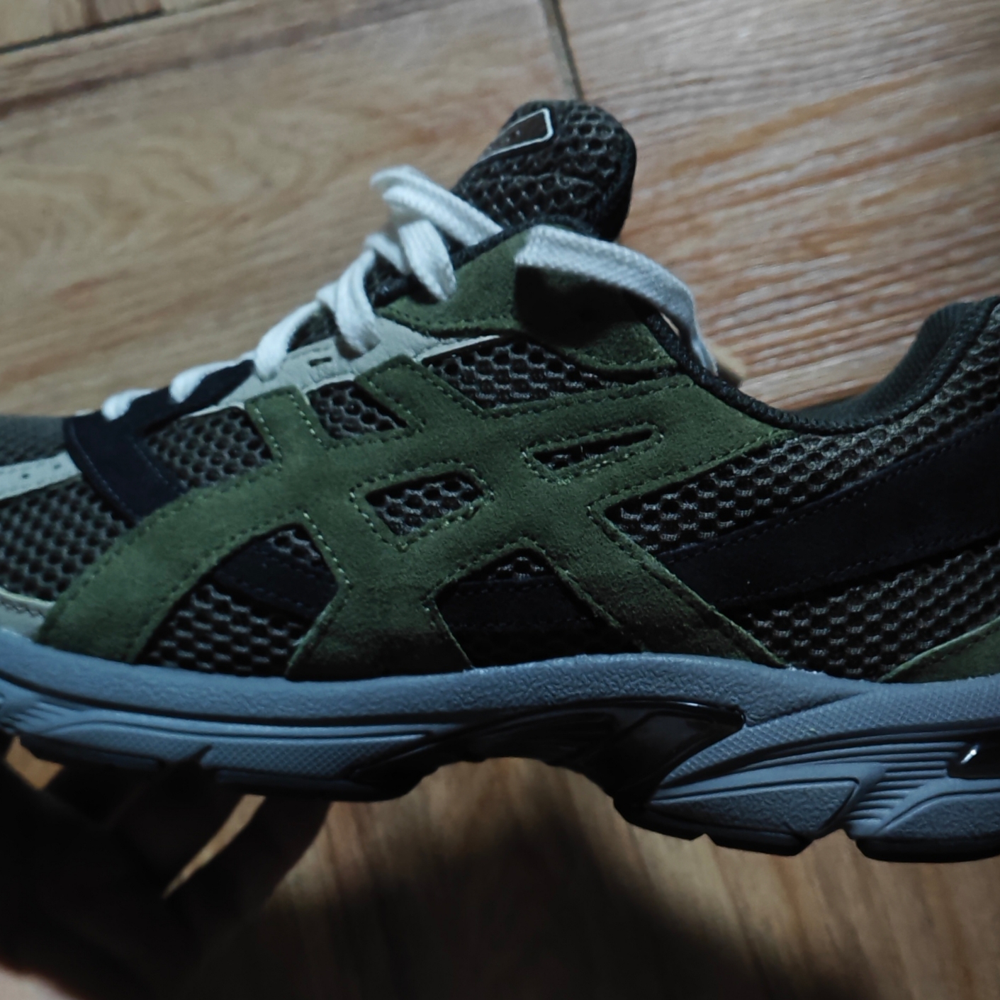 Asics Gel-1130 SMU Olive Canvas Smog Green 착용 스타일