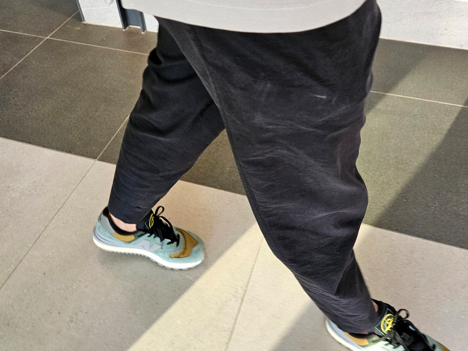 New Balance x Stone Island 574 Legacy Light Green 착용 스타일 - 2