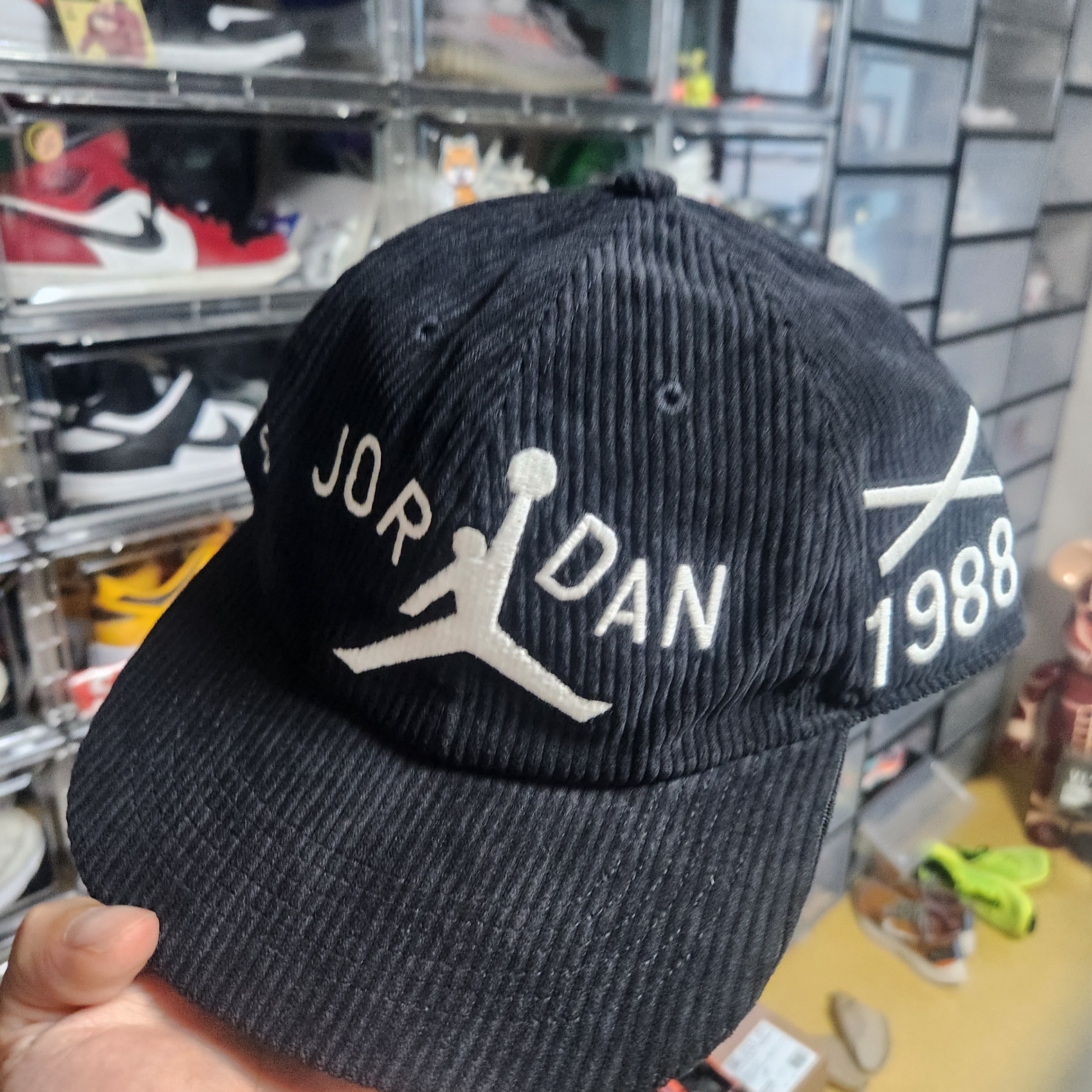 Jordan x Nina Chanel Abney Club Cap Black 착용 스타일 - 3