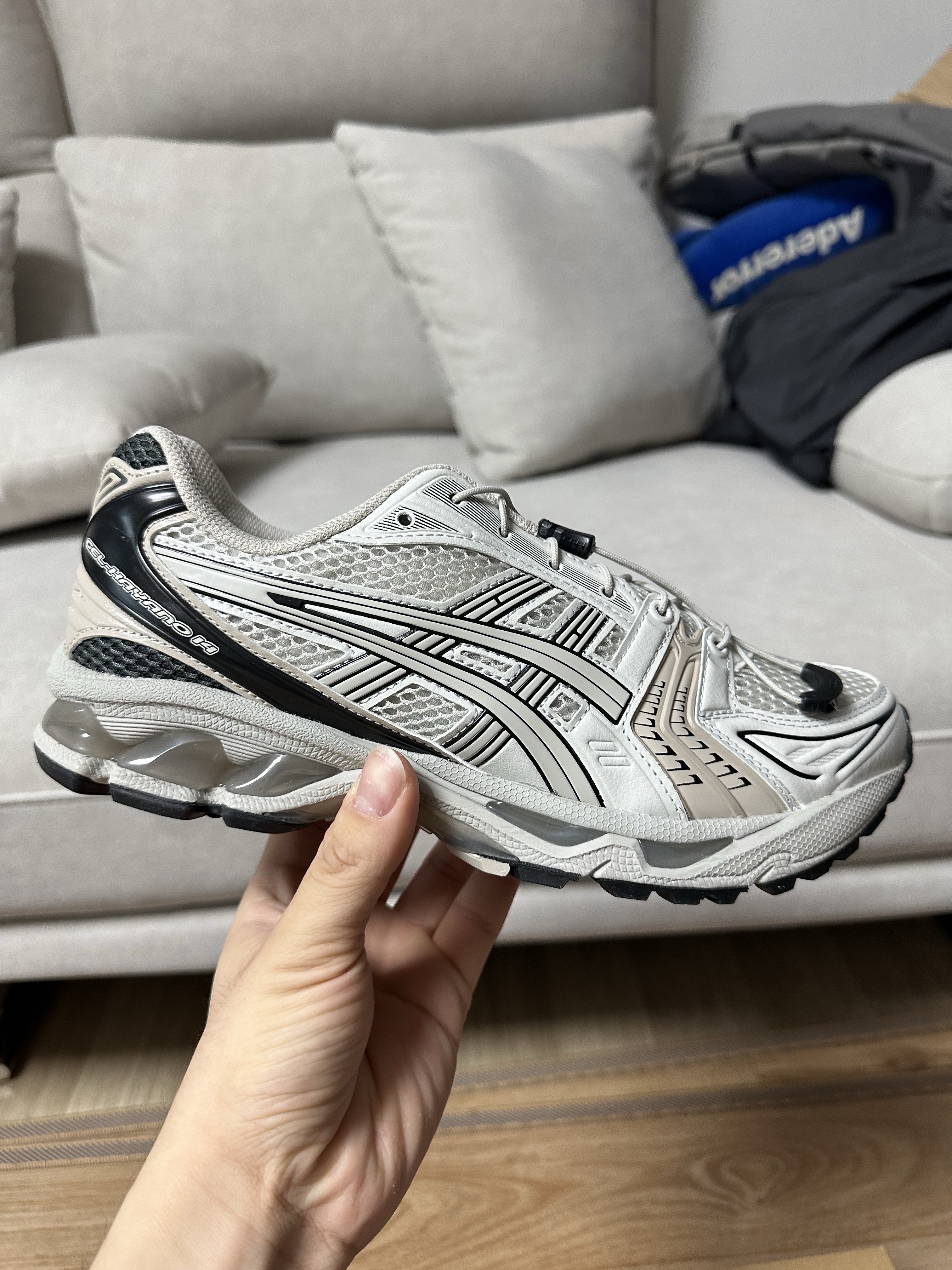 Asics Unlimited Gel-Kayano 14 Smoke Grey 착용 스타일 - 1