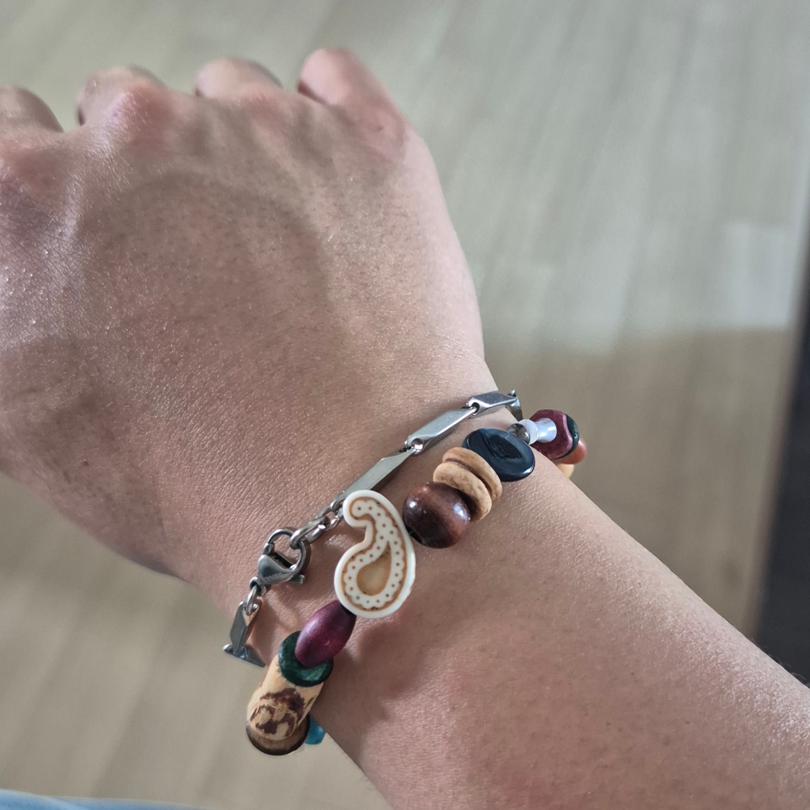 TOWTOW.ARCHIVE Paisley Symbol Bracelet Ivory 착용 스타일